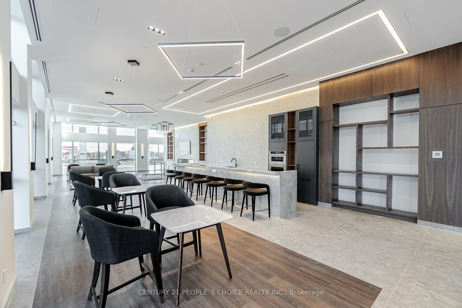 509 Dundas St W, #711