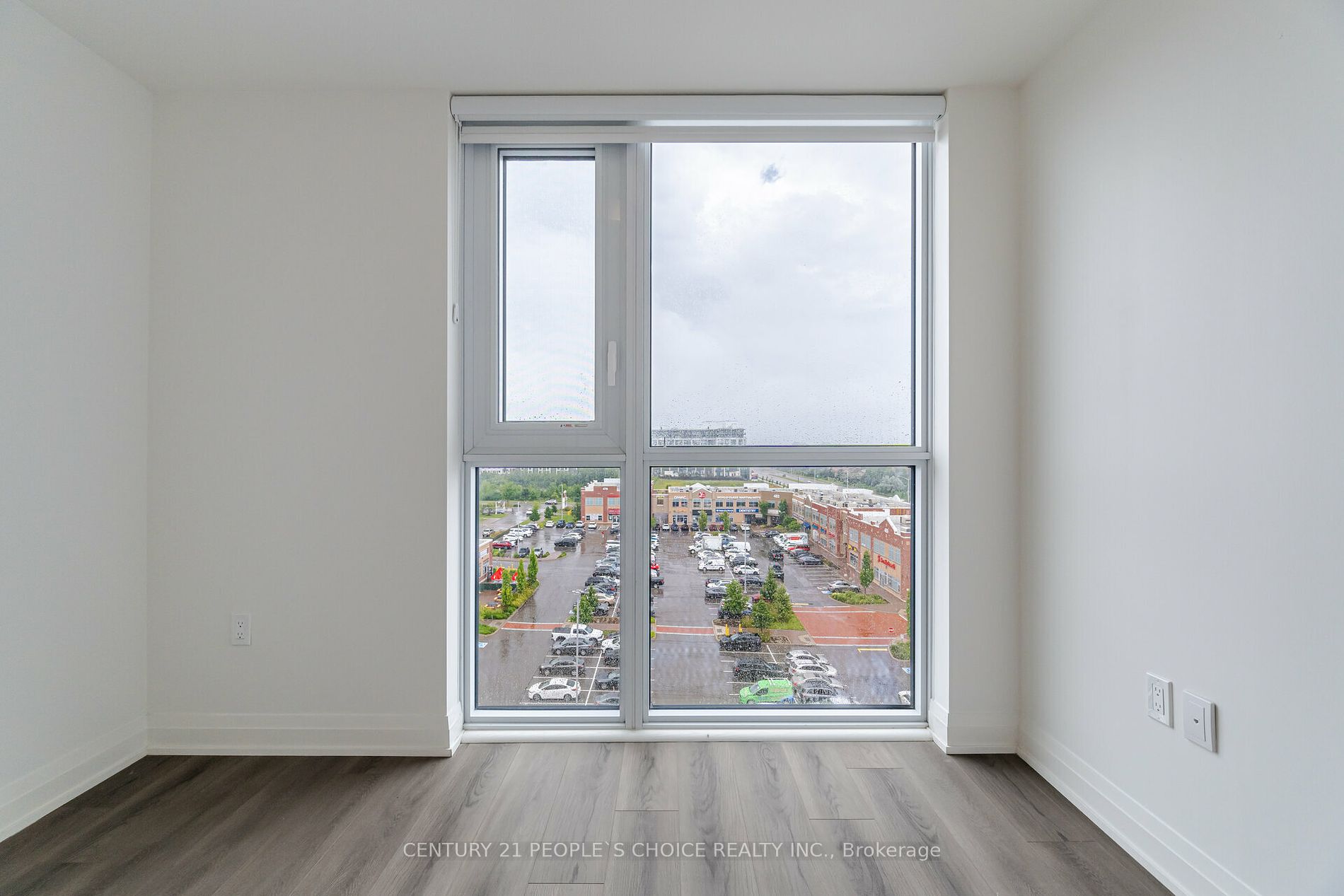 509 Dundas St W, #711
