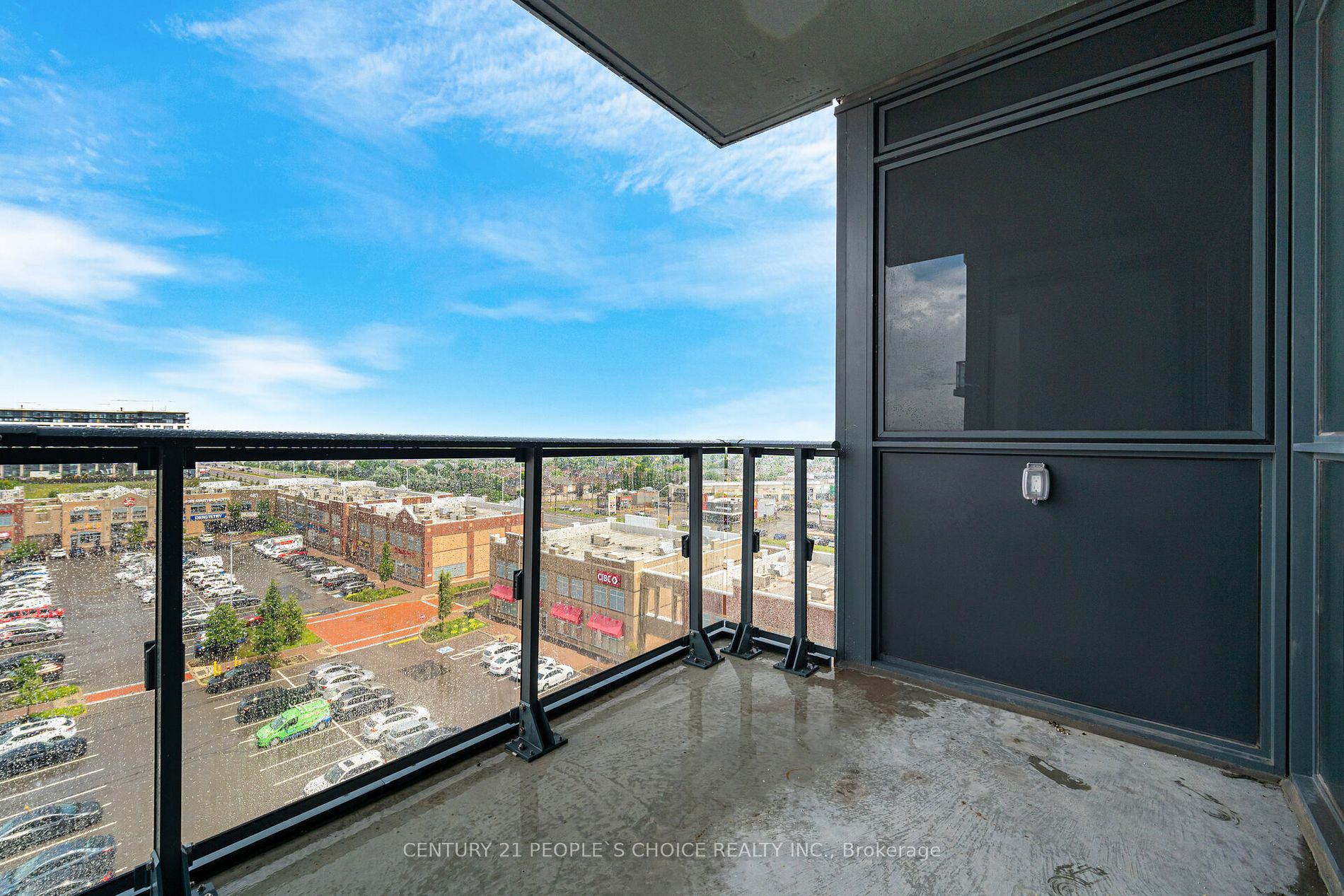 509 Dundas St W, #711