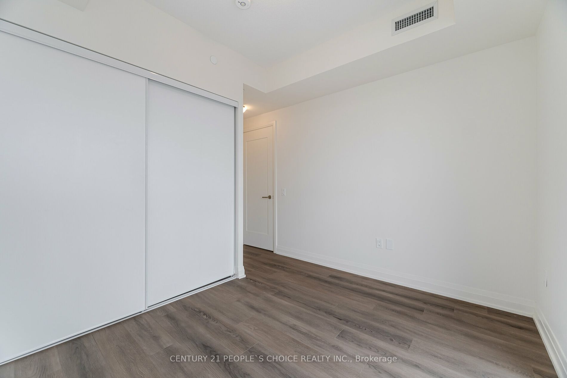 509 Dundas St W, #711