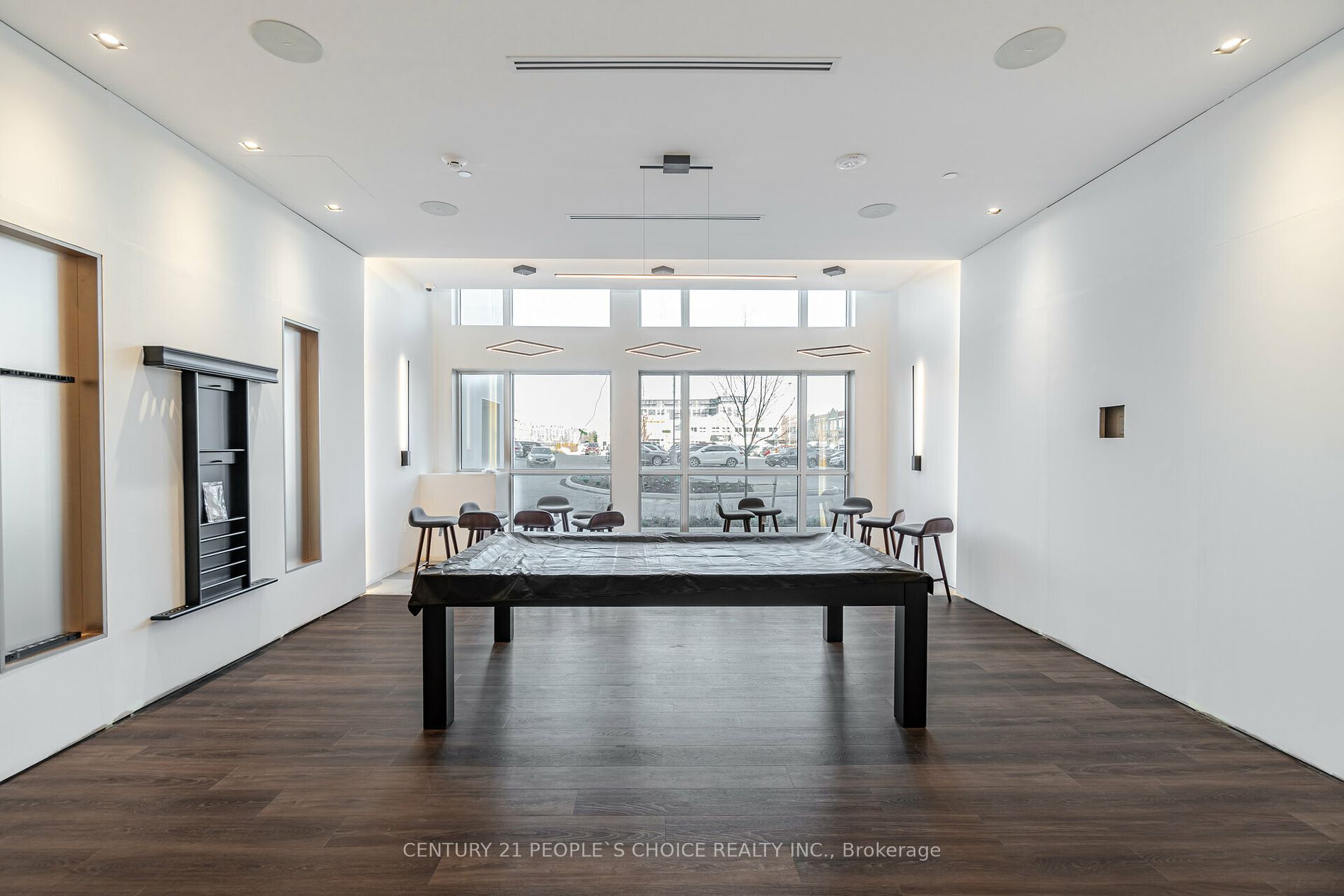 509 Dundas St W, #711