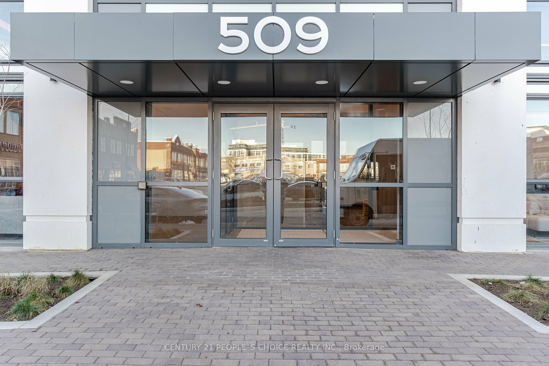 509 Dundas St W, #711
