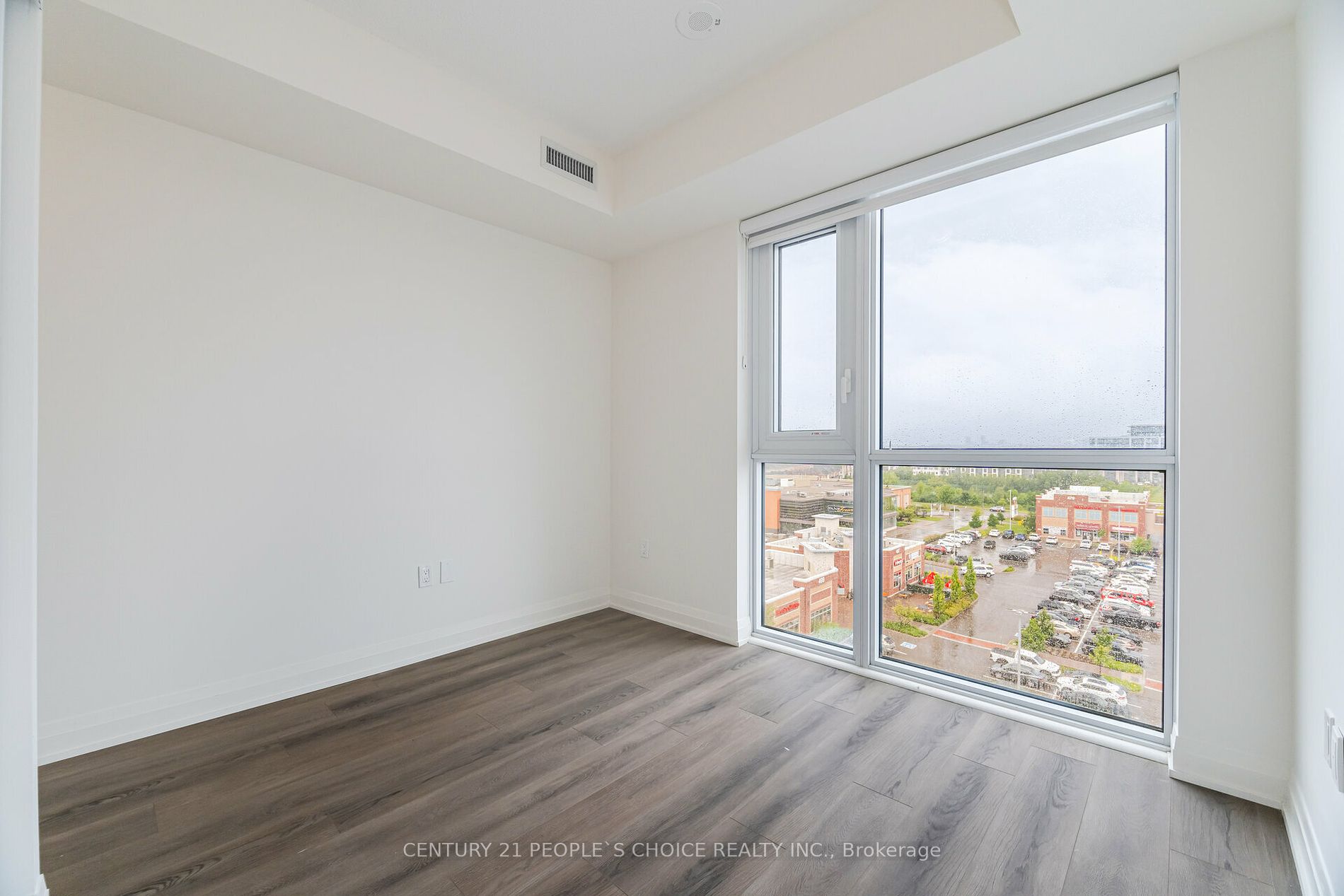 509 Dundas St W, #711