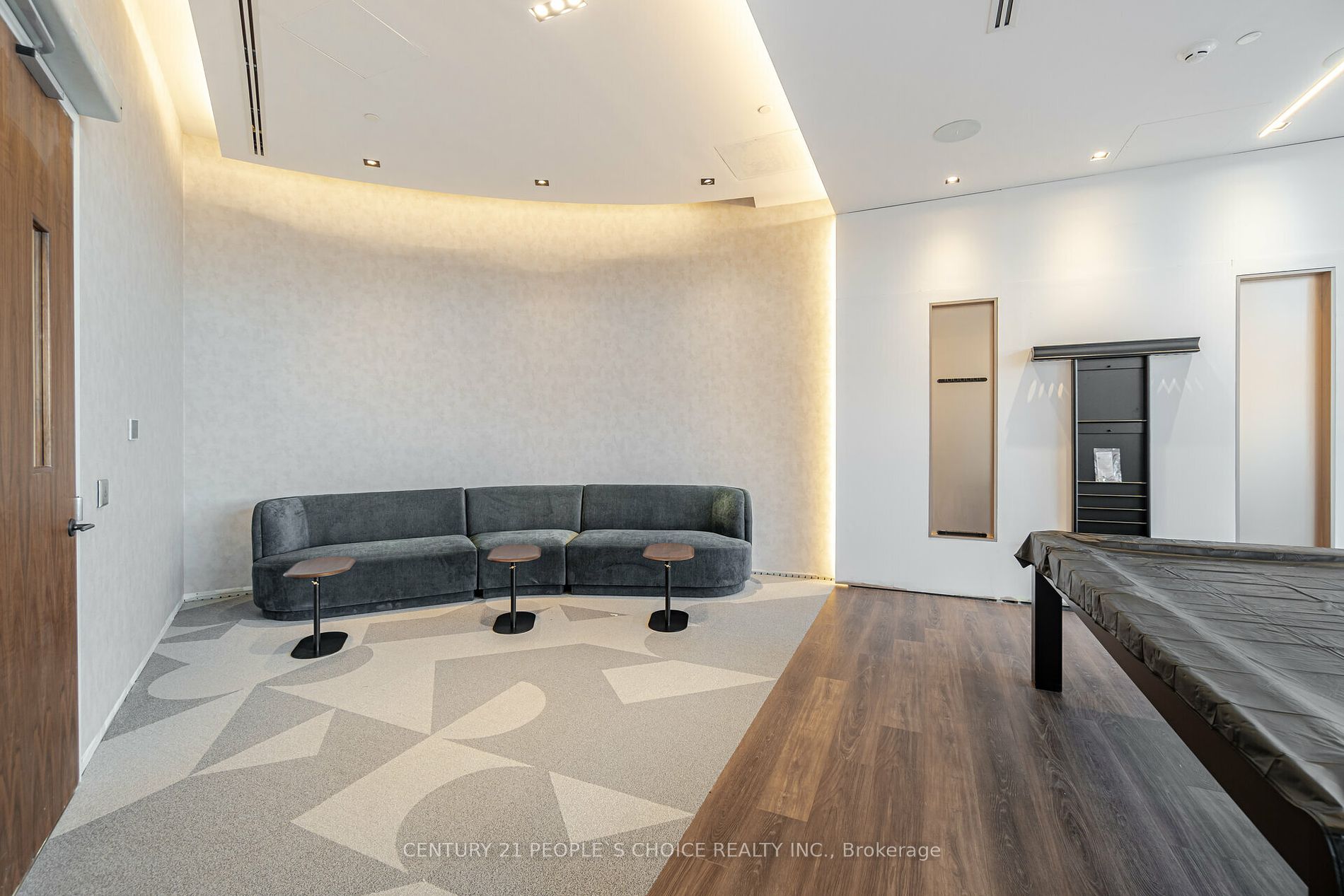 509 Dundas St W, #711