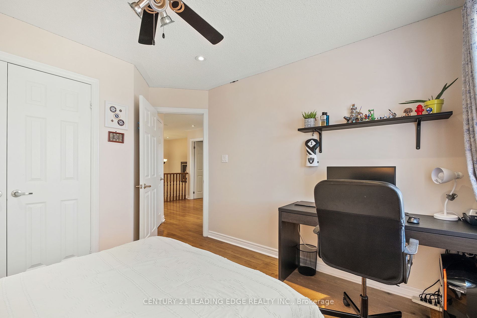 24 Lightheart Drive N
