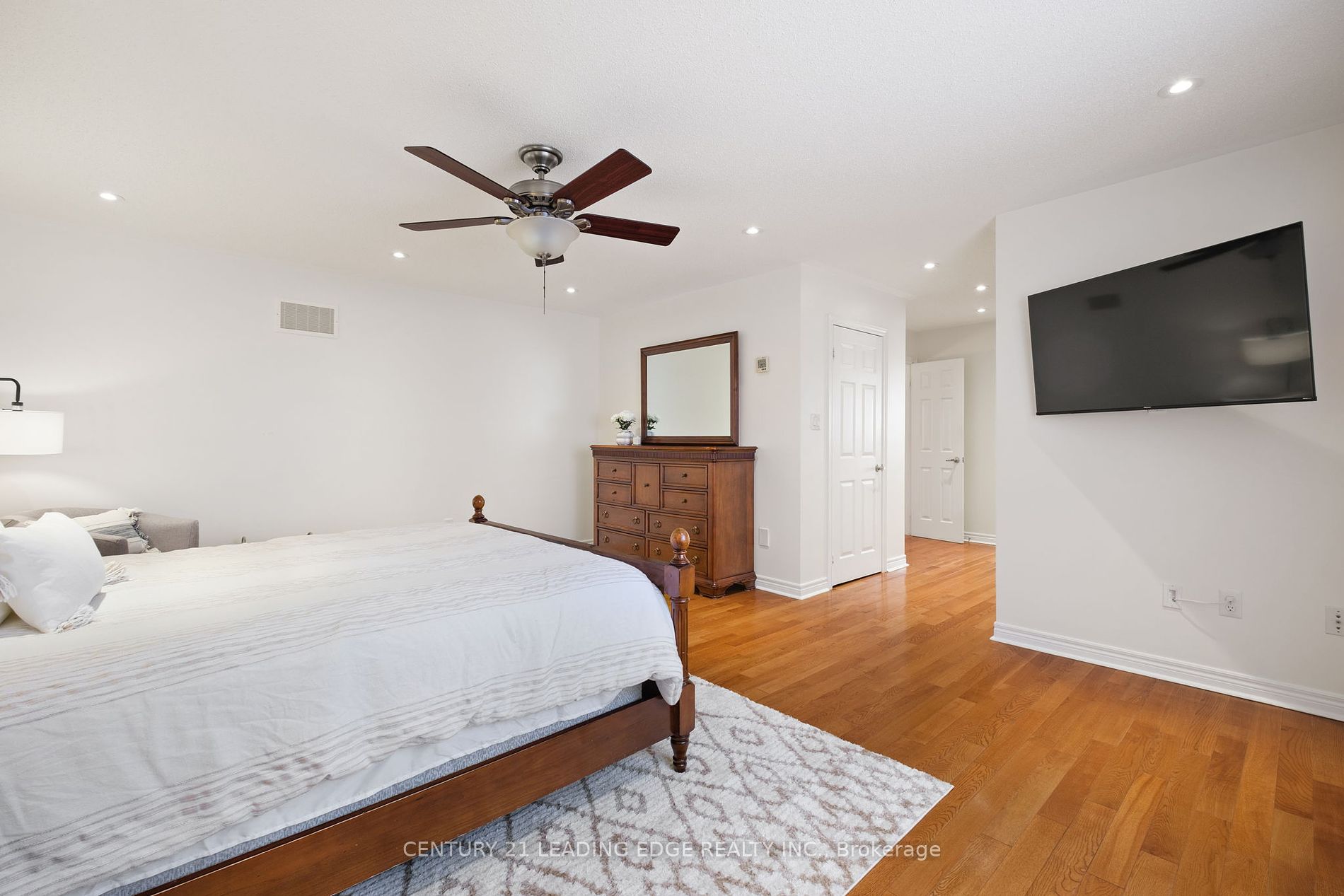 24 Lightheart Drive N