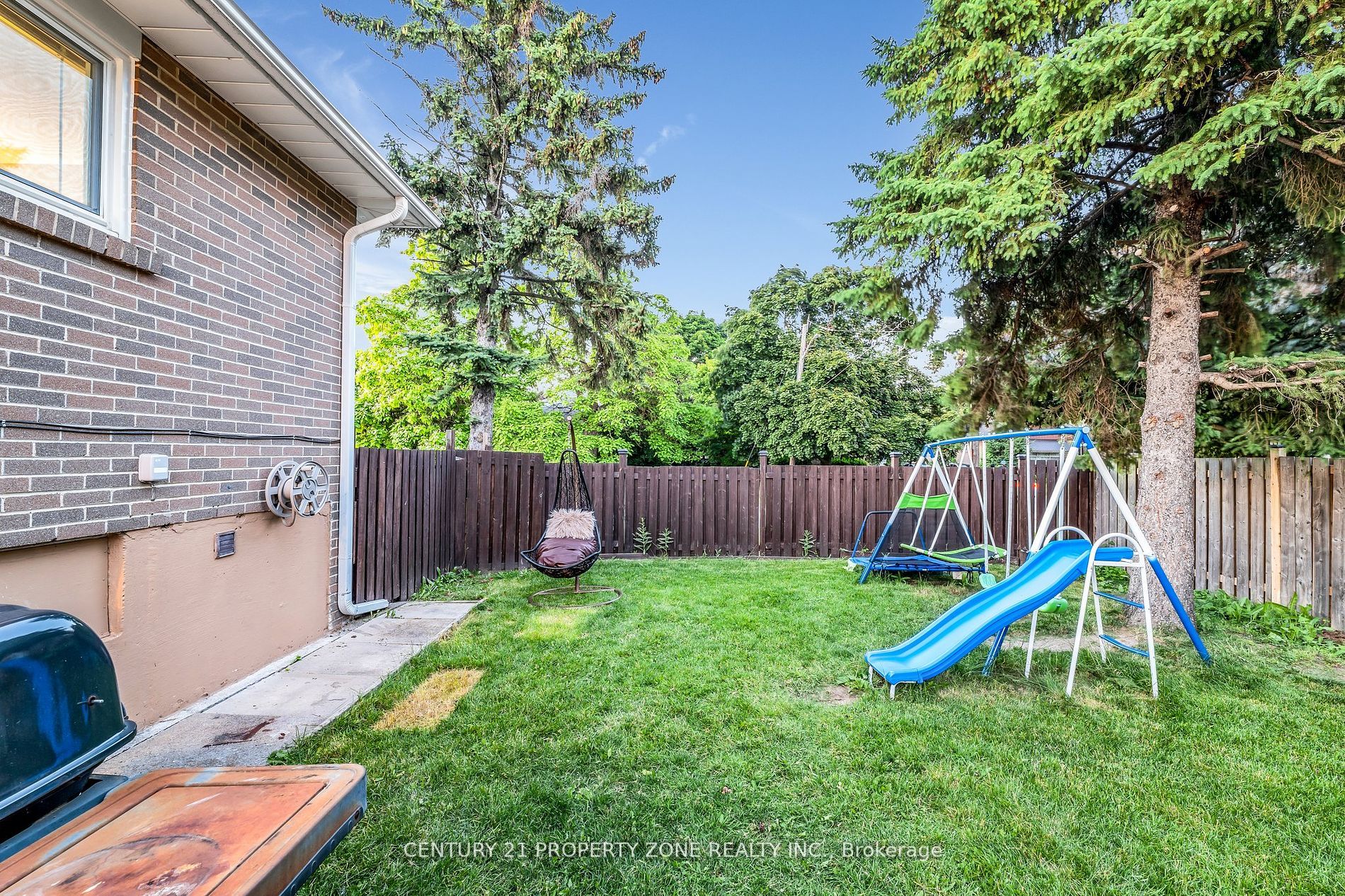 33 Flowertown Avenue