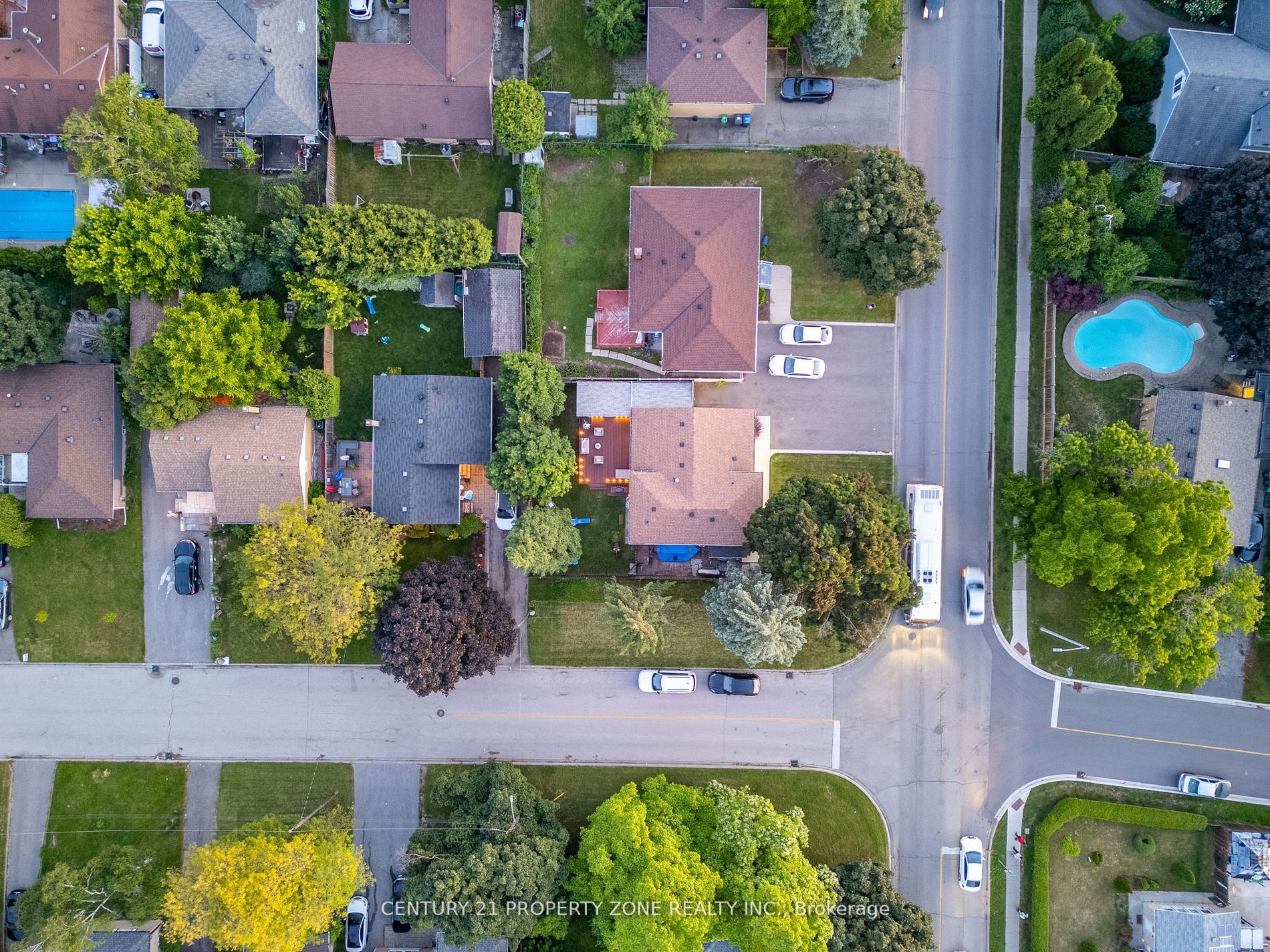 33 Flowertown Avenue