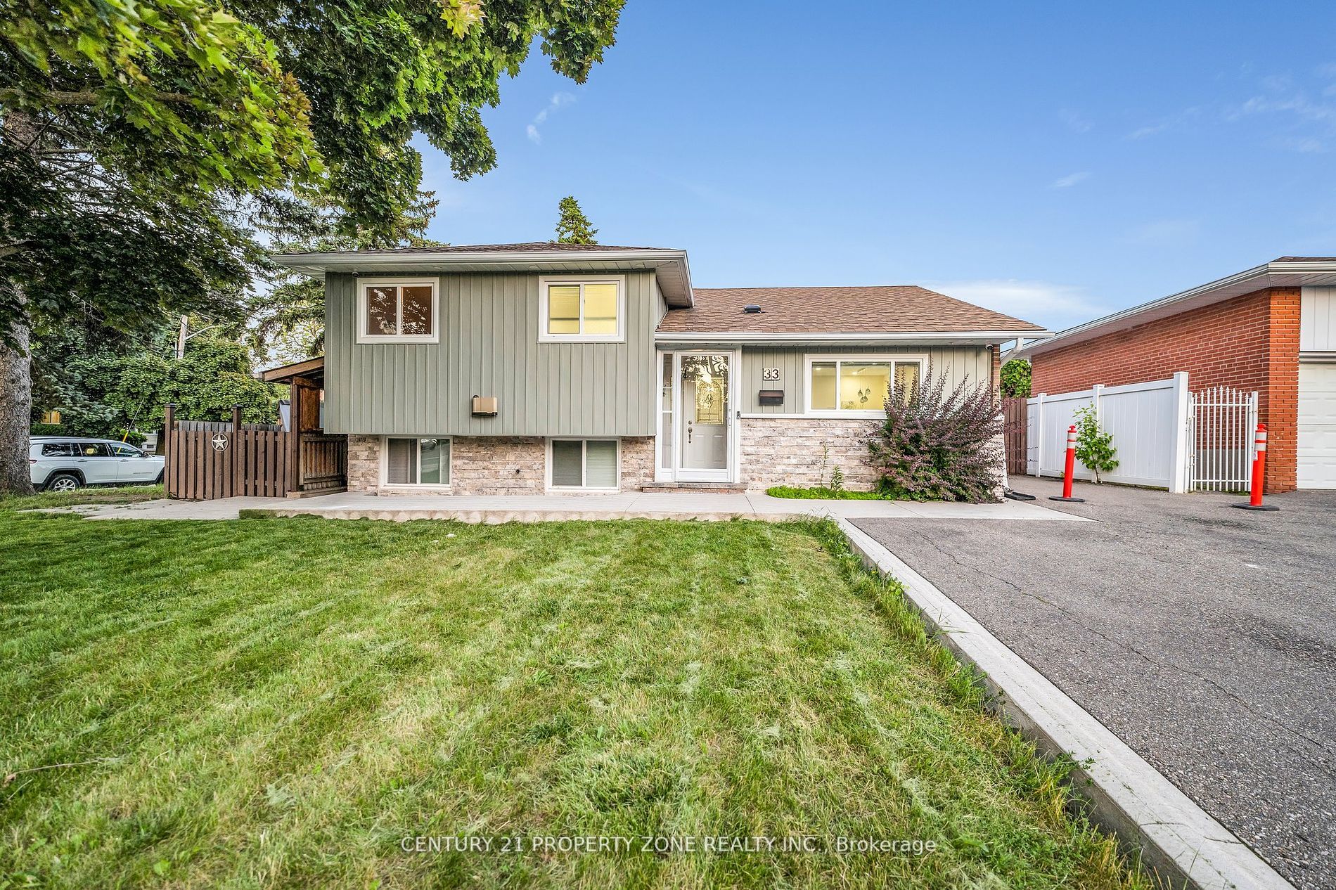 33 Flowertown Avenue