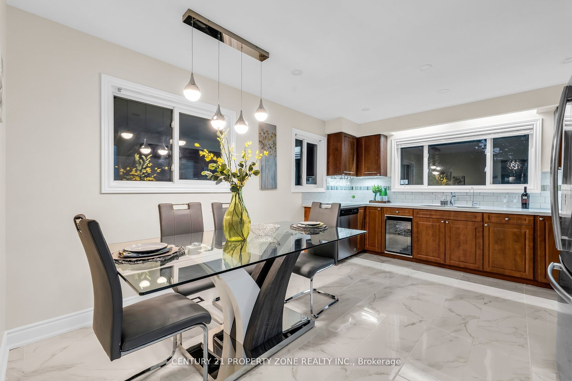 33 Flowertown Avenue