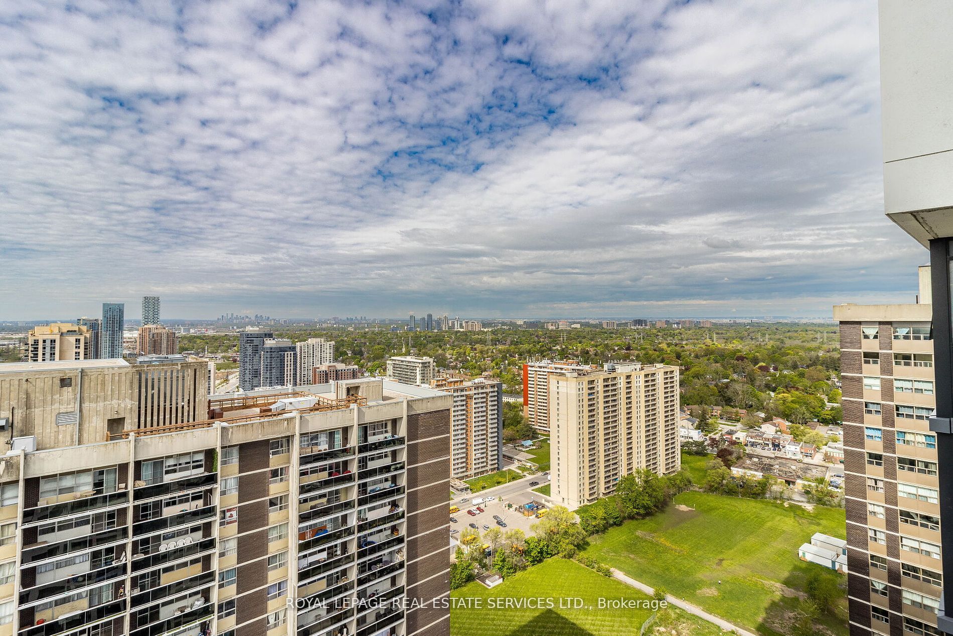 9 Mabelle Ave, #3326