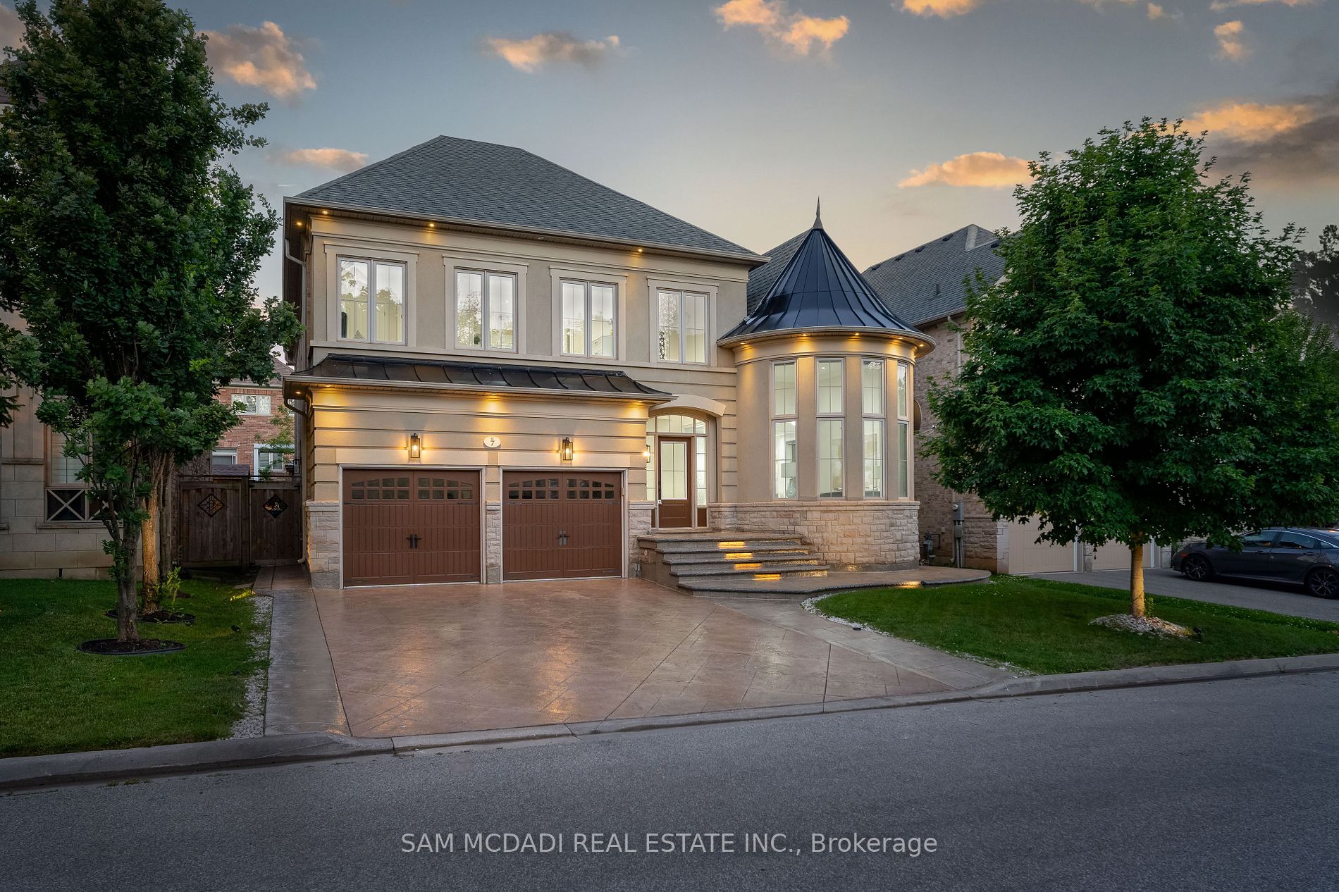 7 Canis St, (MLS® W9035943) See this detached house for sale in