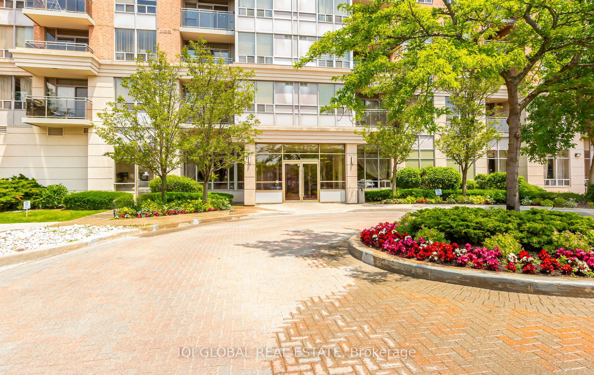 55 Strathaven Drive N, #301