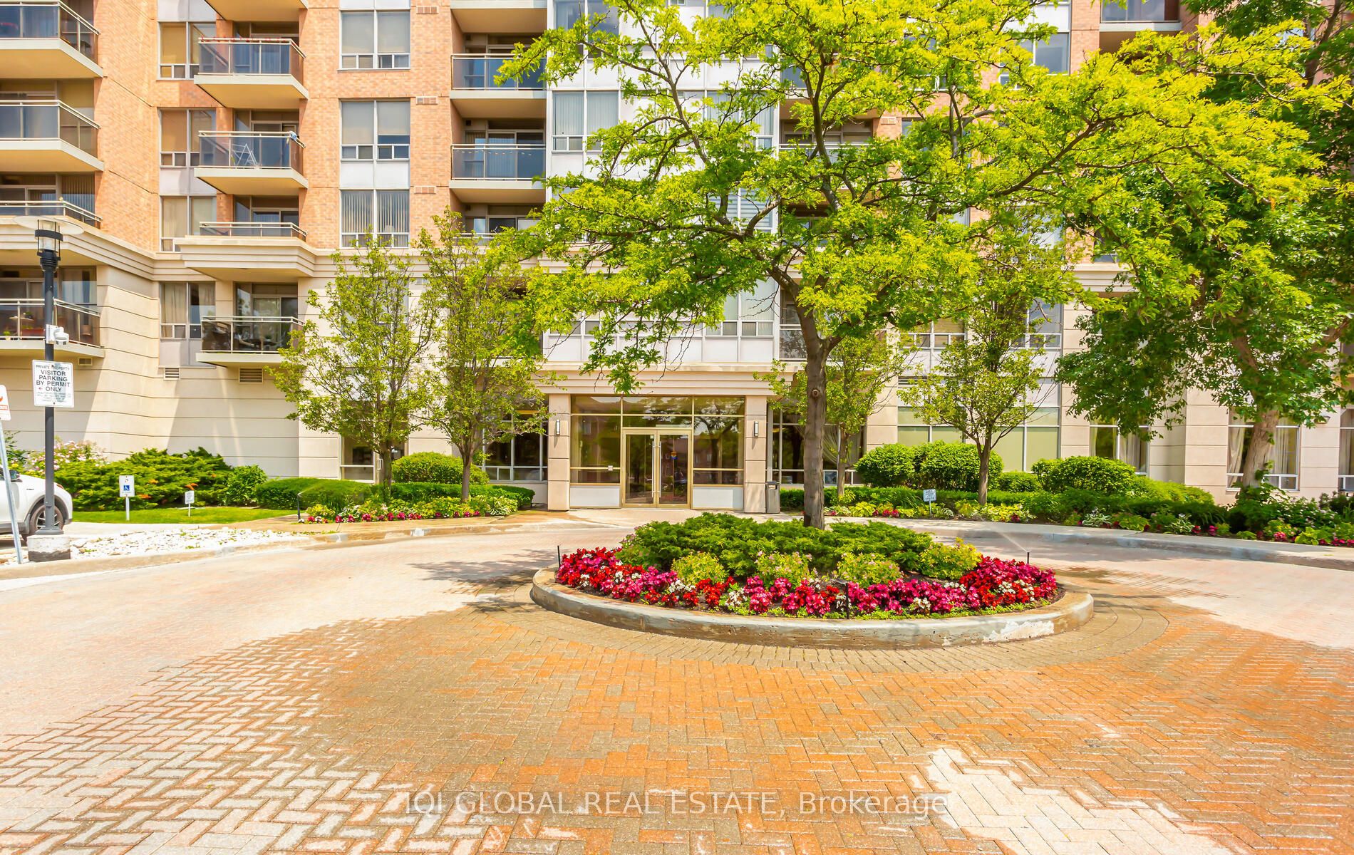 55 Strathaven Drive N, #301