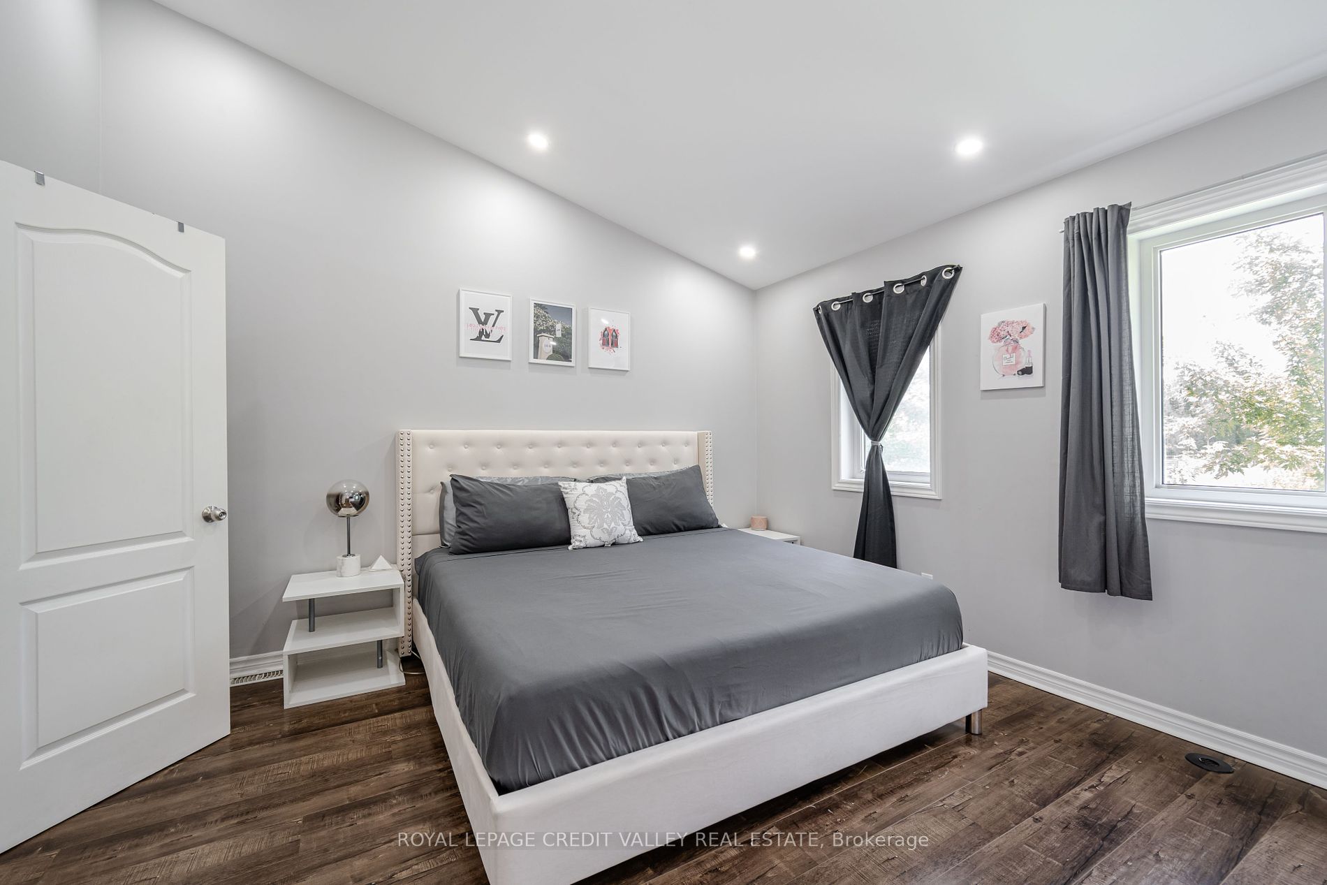16 Piggott Mews