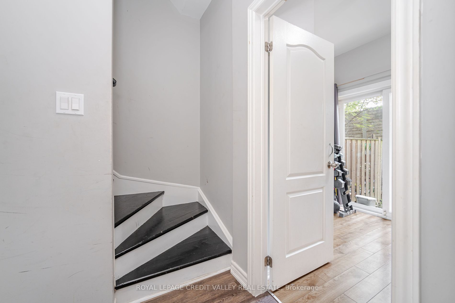 16 Piggott Mews