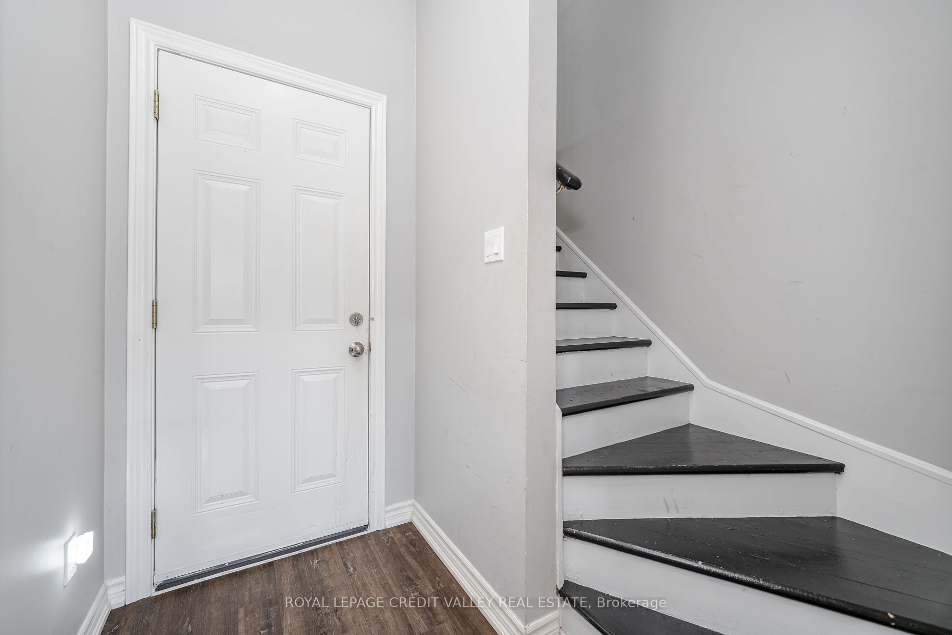 16 Piggott Mews