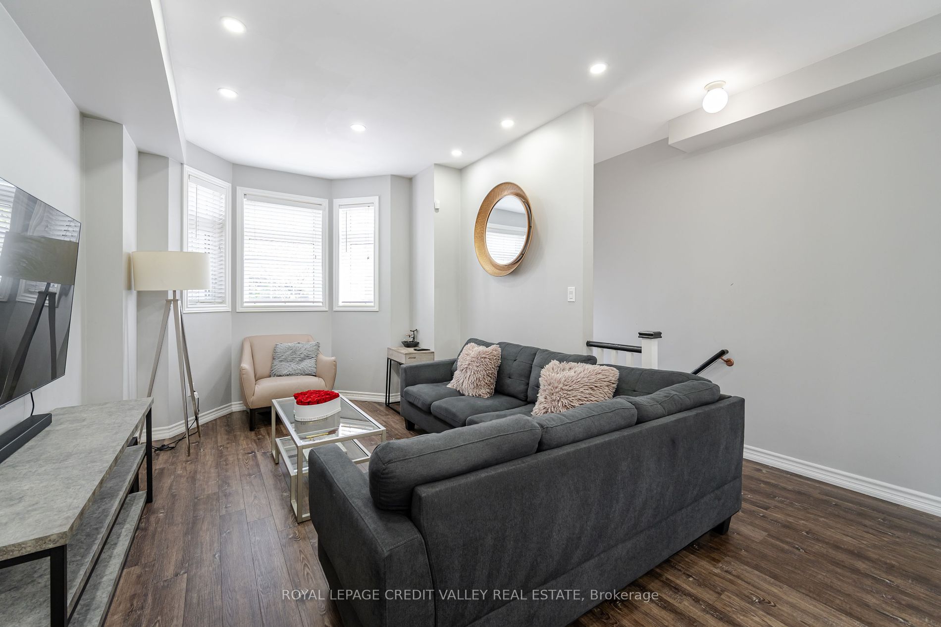 16 Piggott Mews