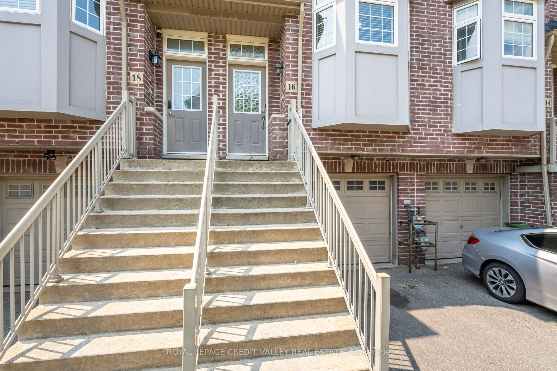 16 Piggott Mews