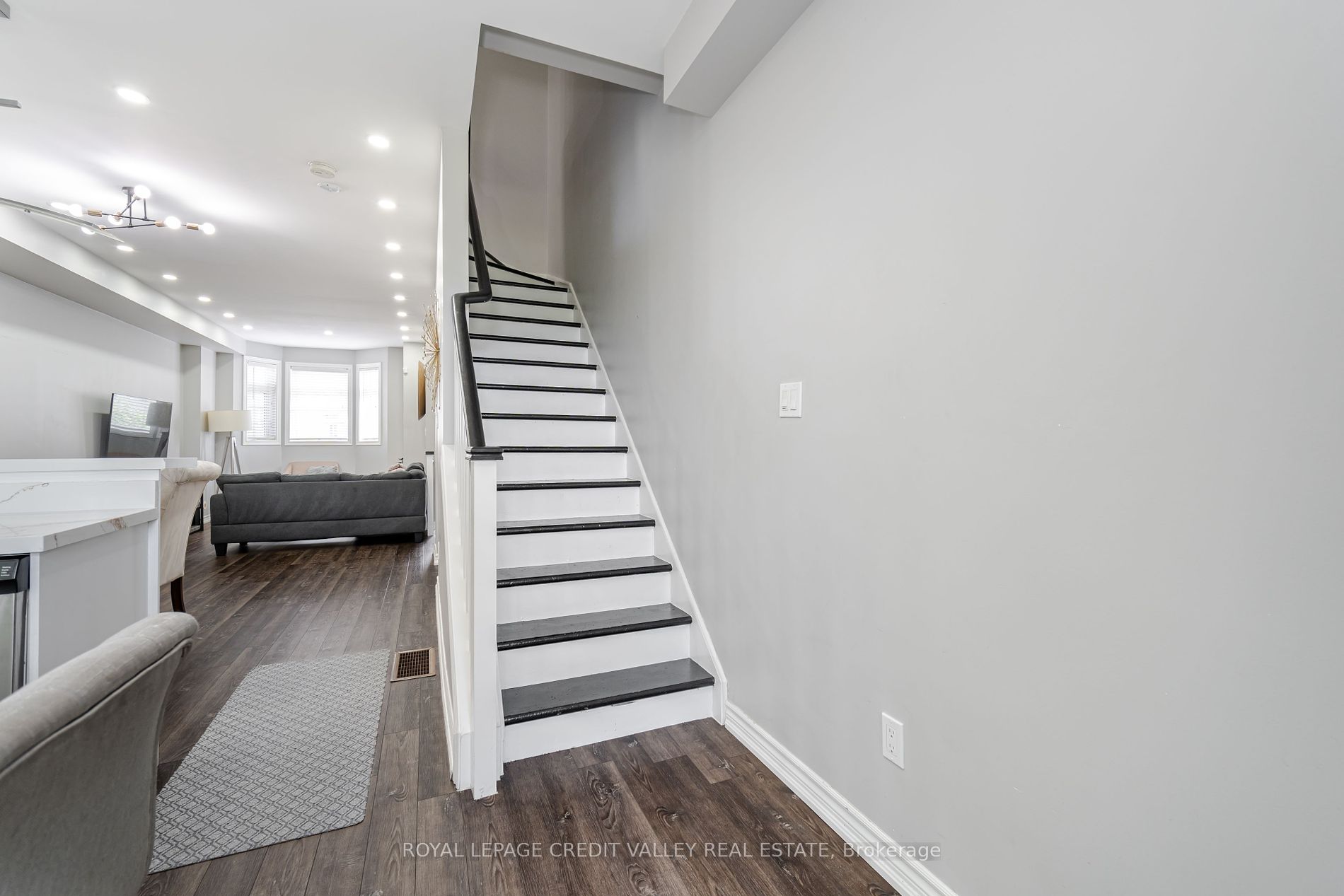 16 Piggott Mews