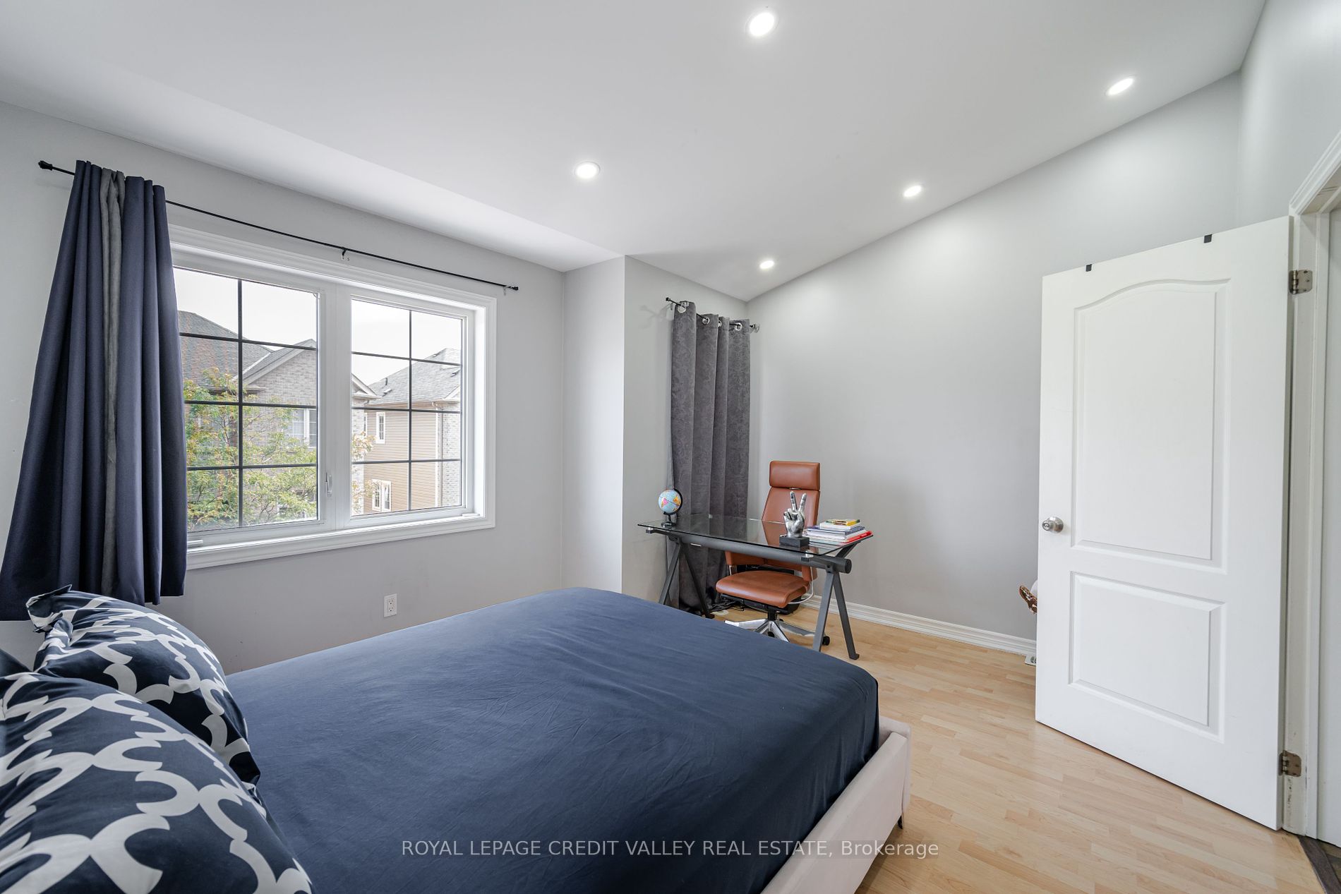 16 Piggott Mews
