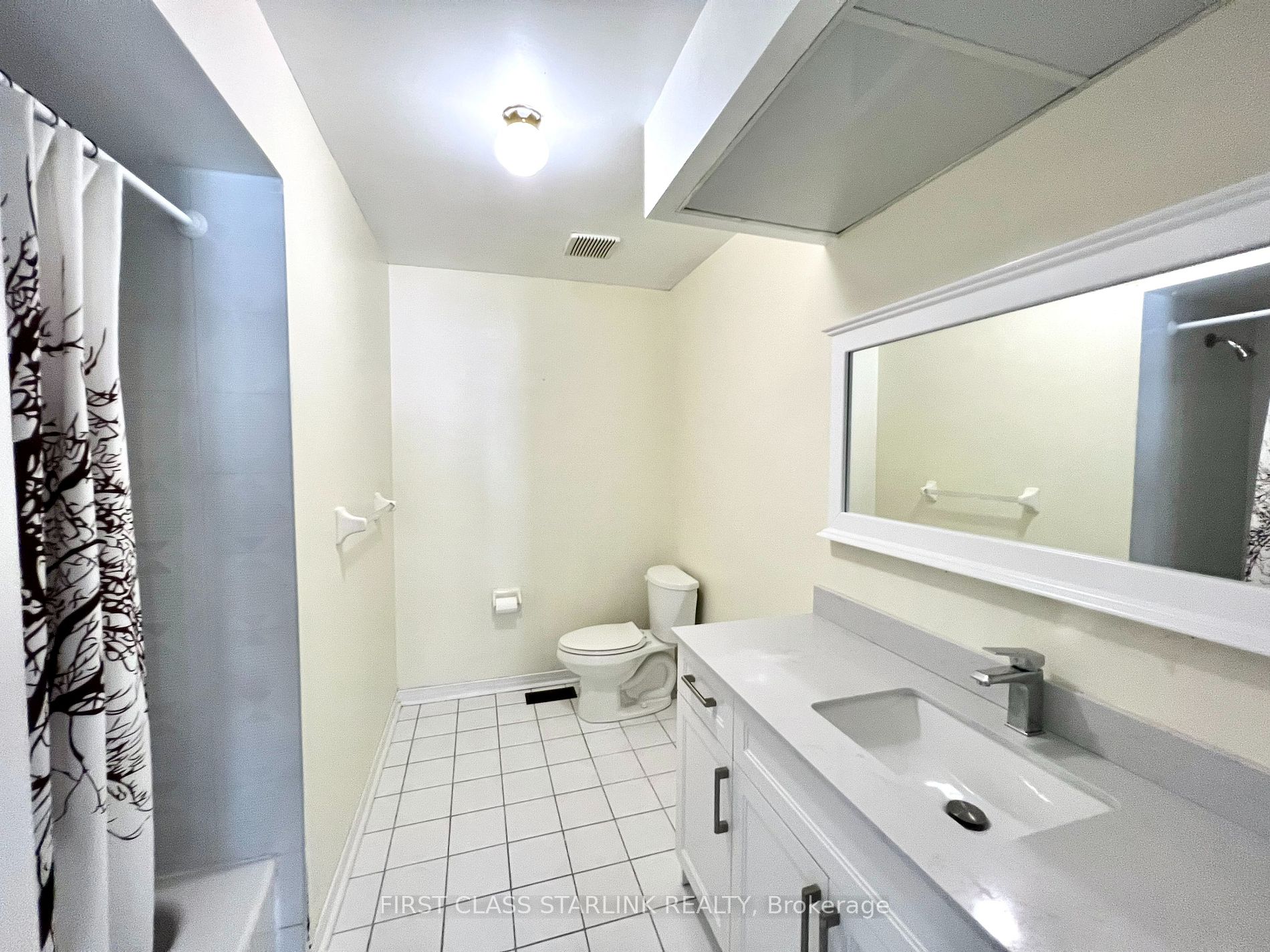 1048 Charminster Cres, #Upper