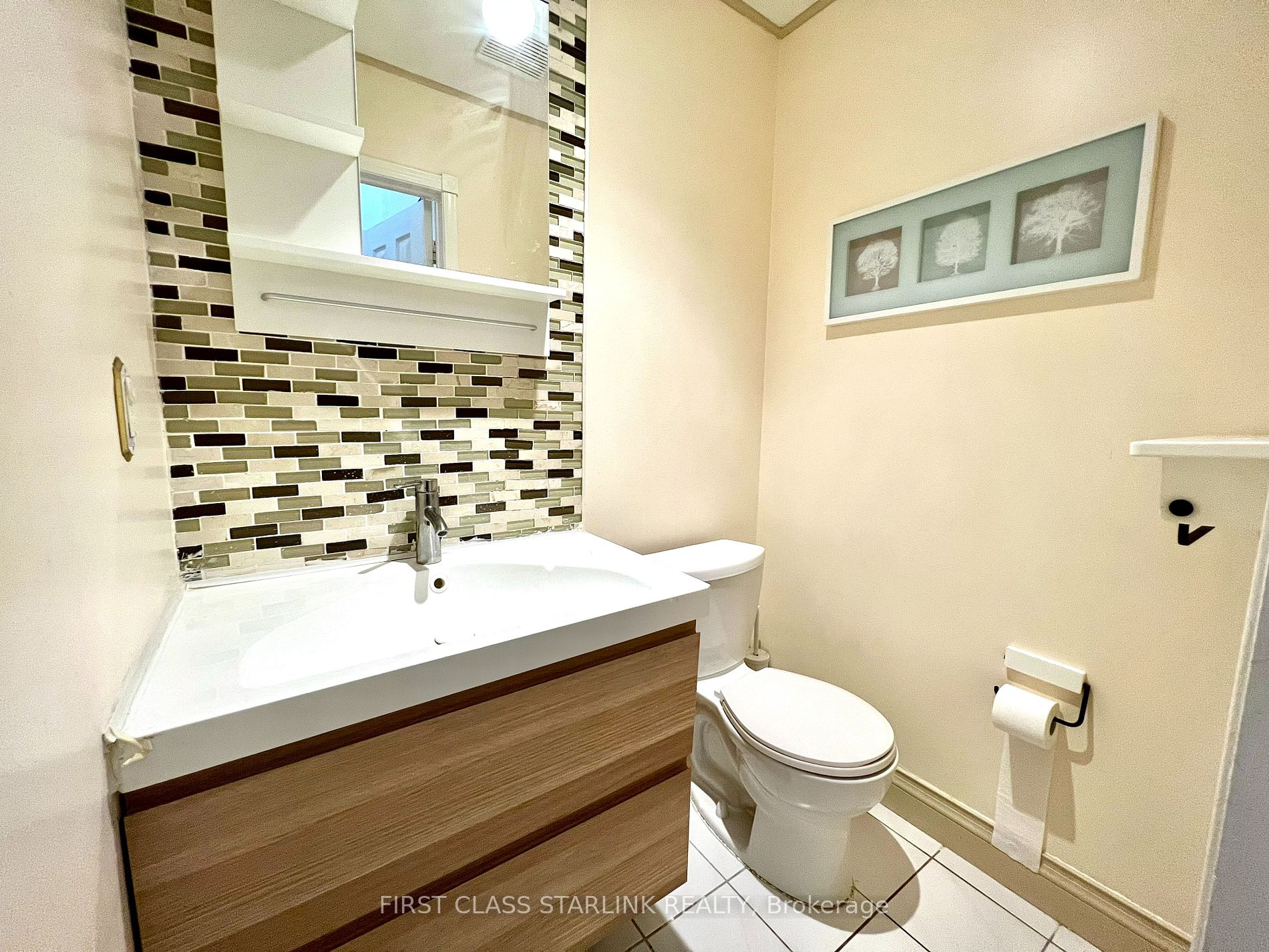 1048 Charminster Cres, #Upper