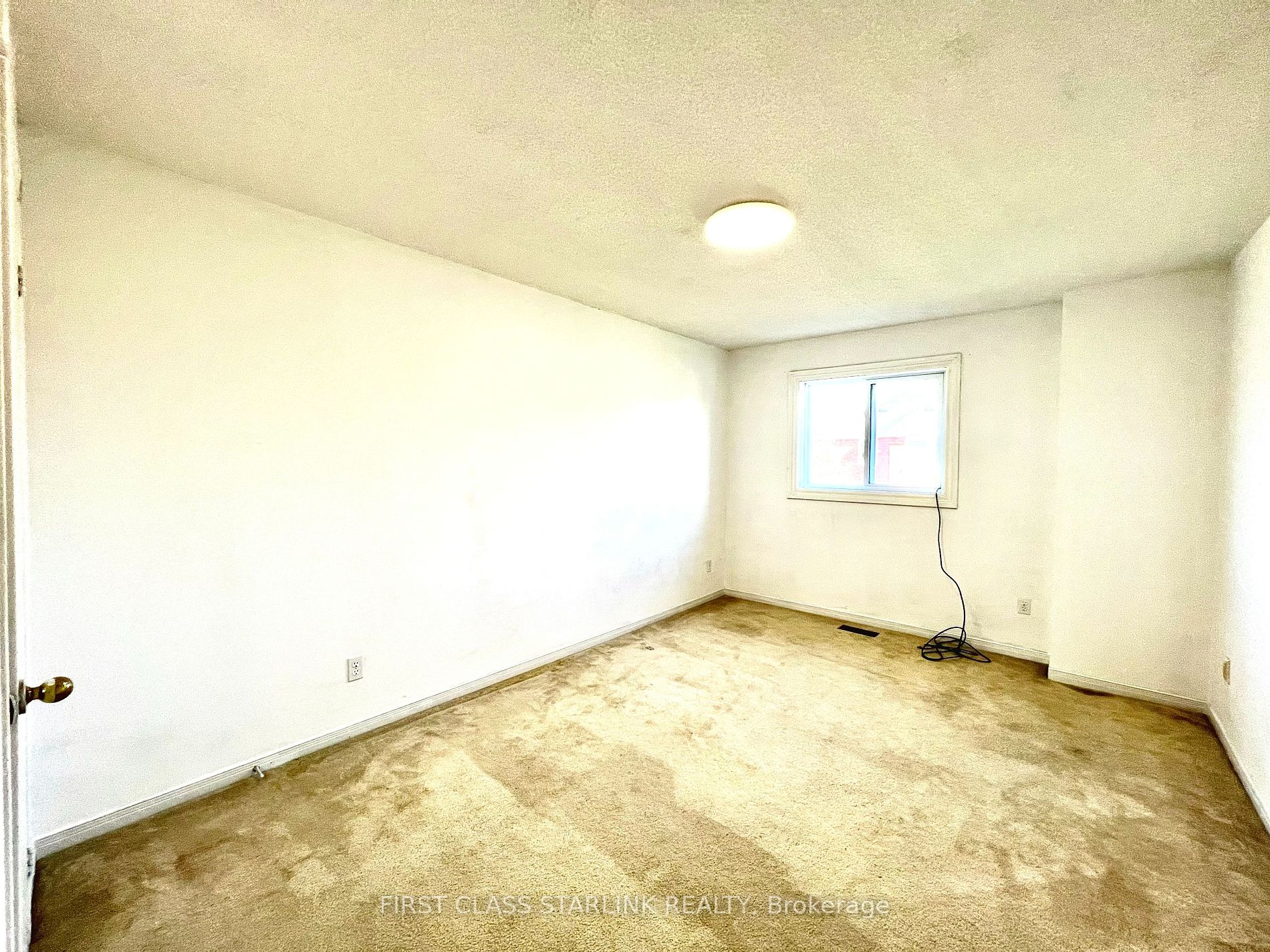 1048 Charminster Cres, #Upper