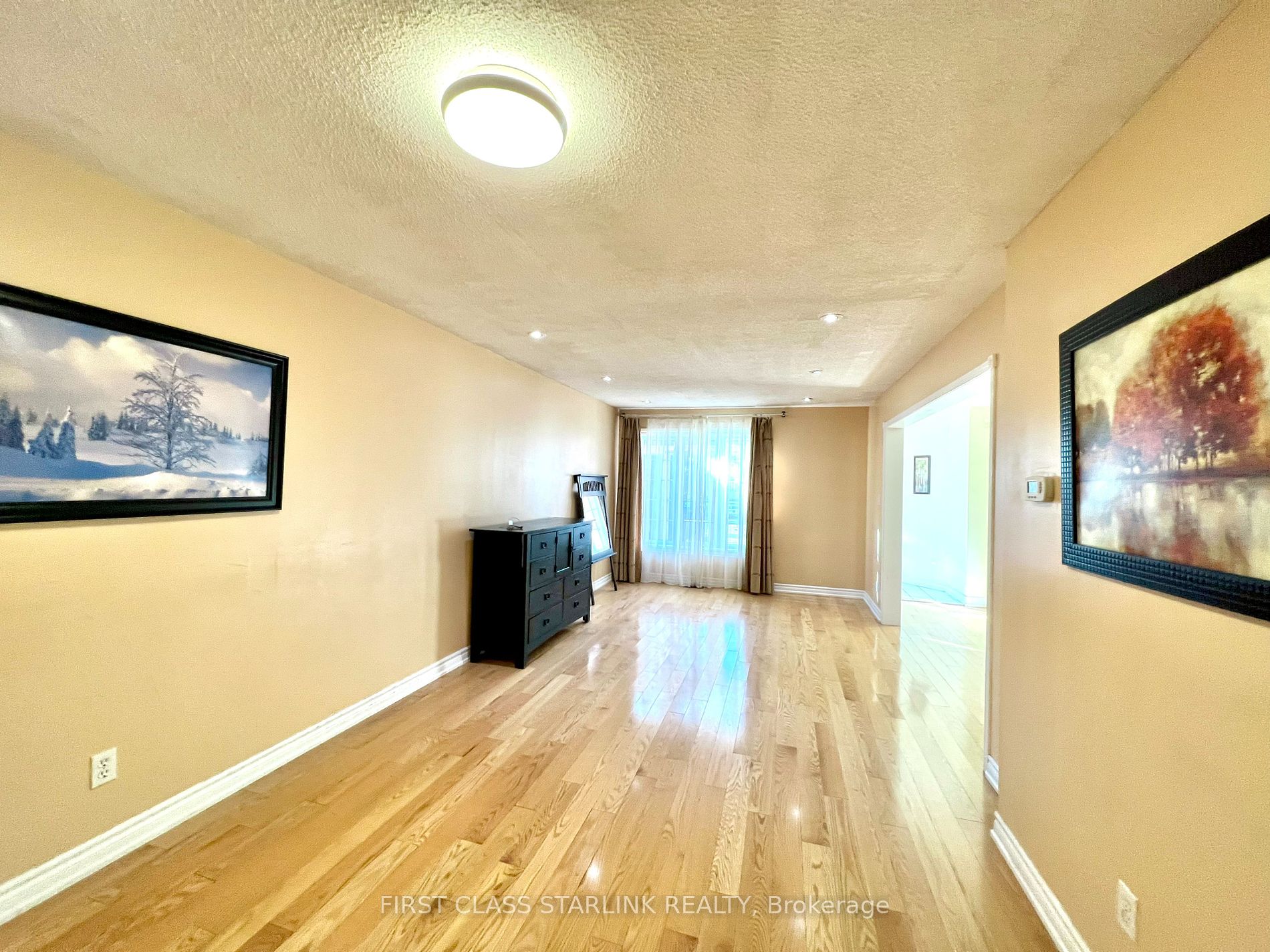 1048 Charminster Cres, #Upper