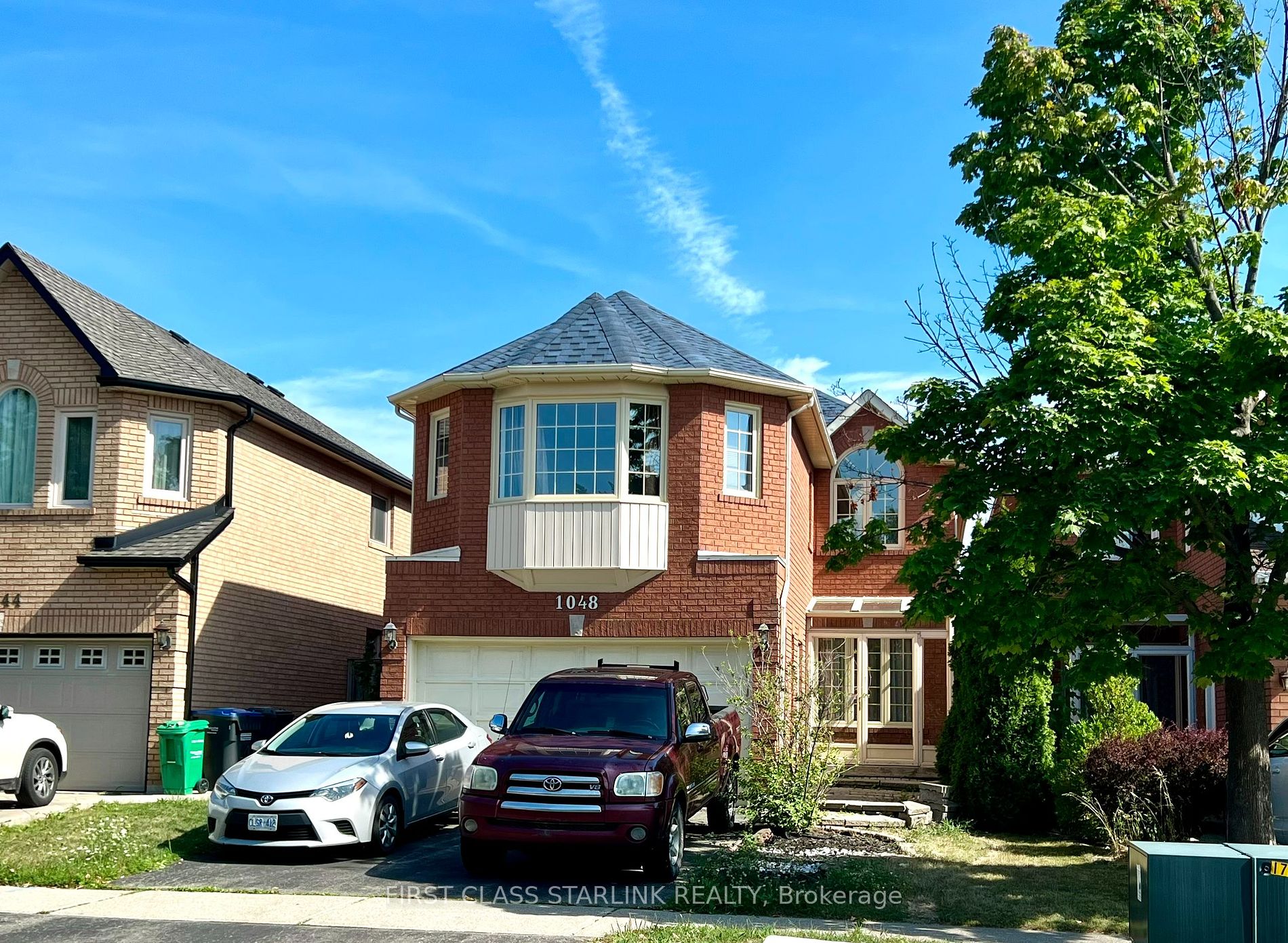 1048 Charminster Cres, #Upper