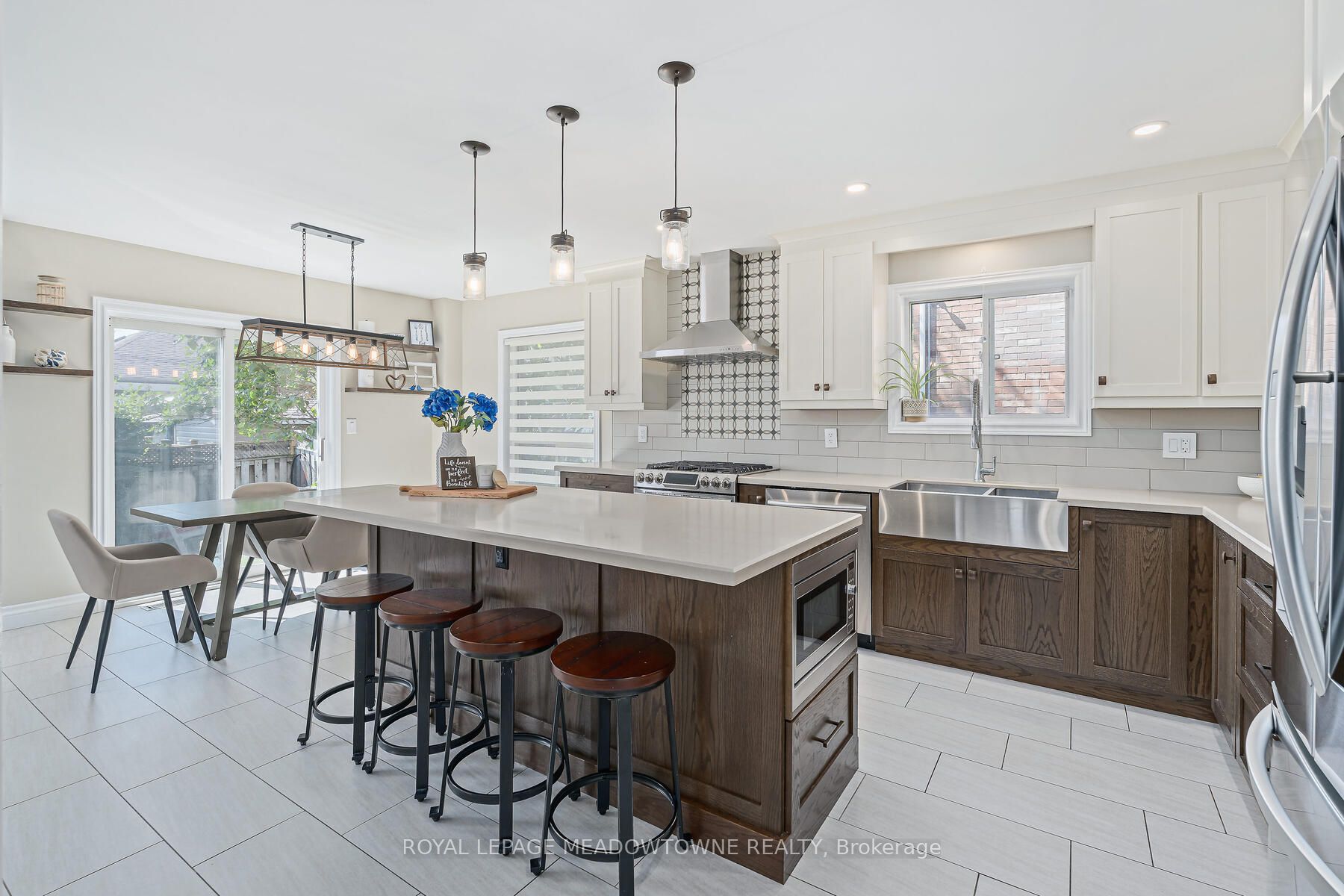10 Berton Boulevard