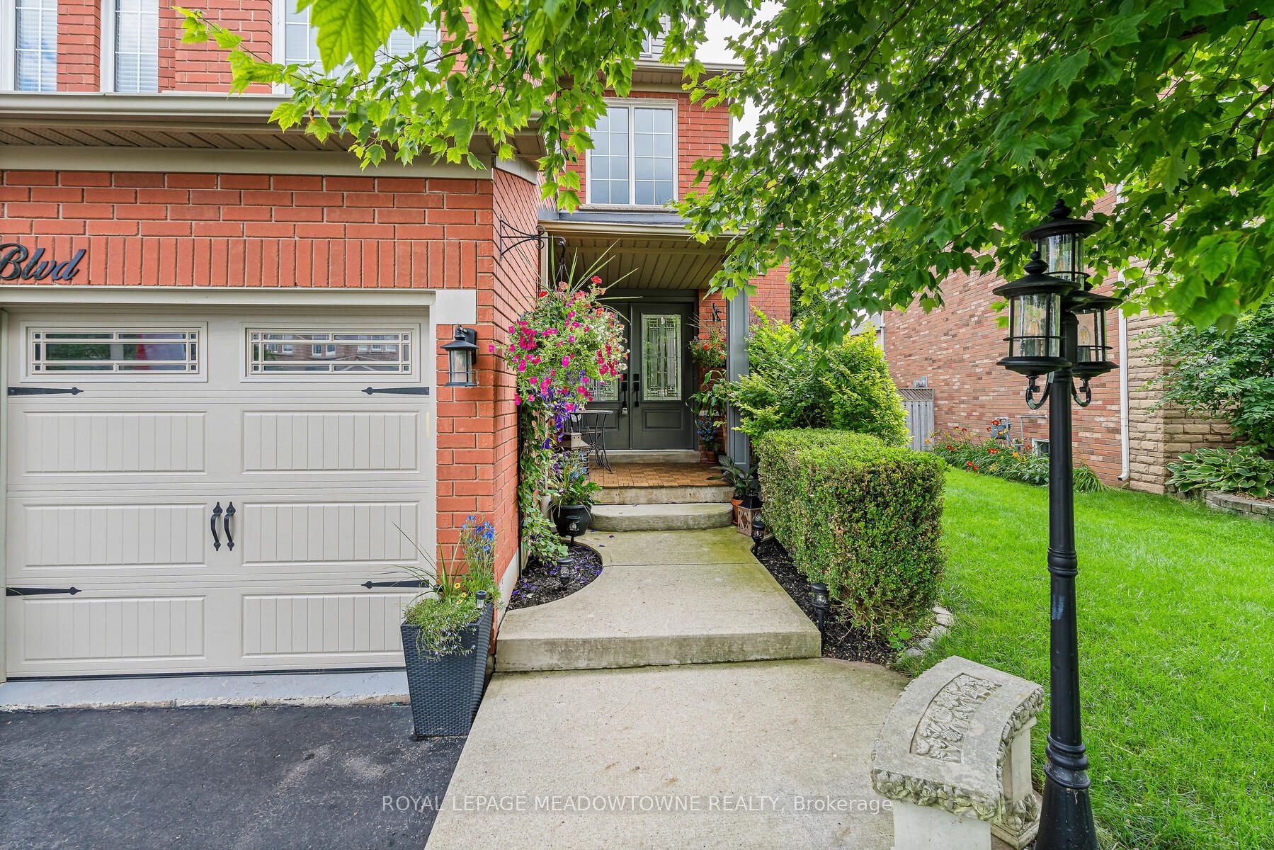 10 Berton Boulevard