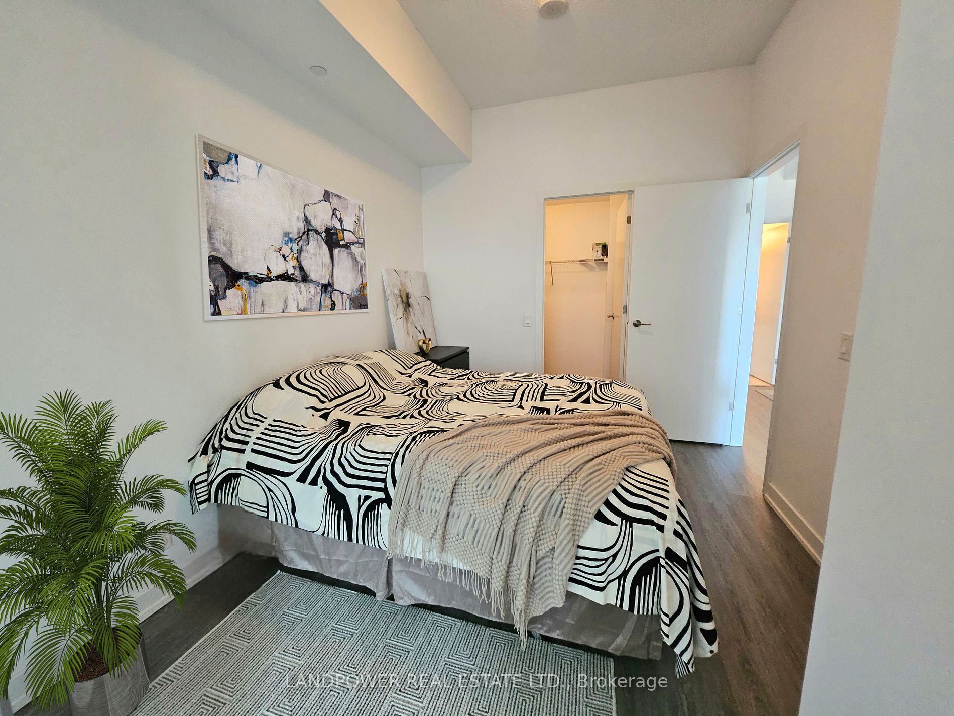 2200 Lake Shore Blvd W, #818
