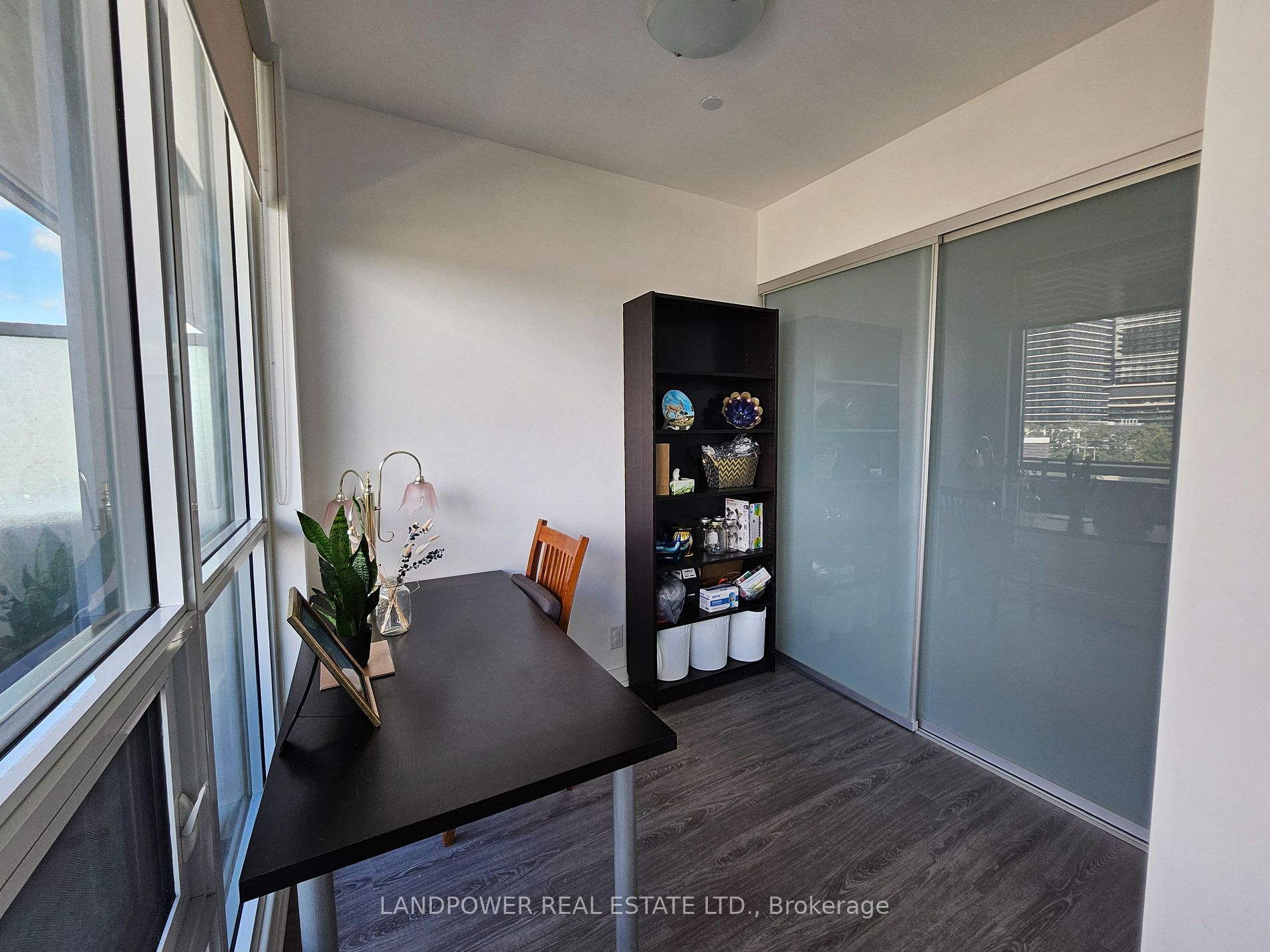 2200 Lake Shore Blvd W, #818