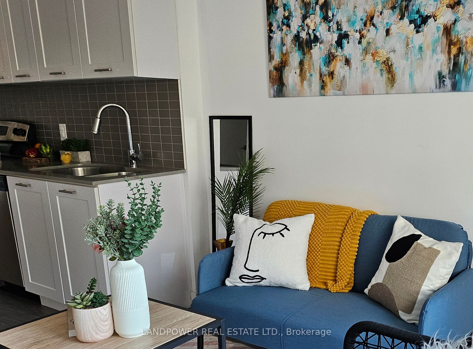 2200 Lake Shore Blvd W, #818