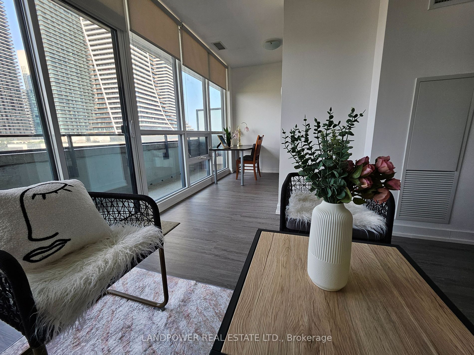 2200 Lake Shore Blvd W, #818