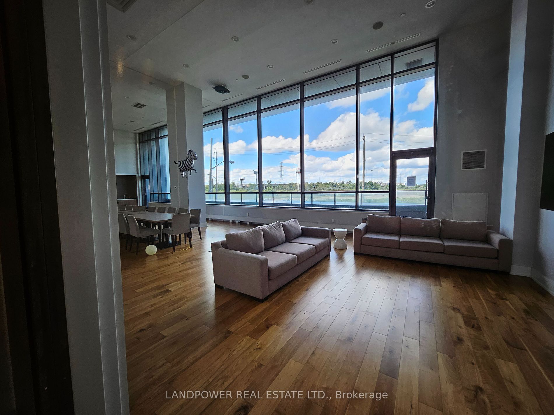 2200 Lake Shore Blvd W, #818