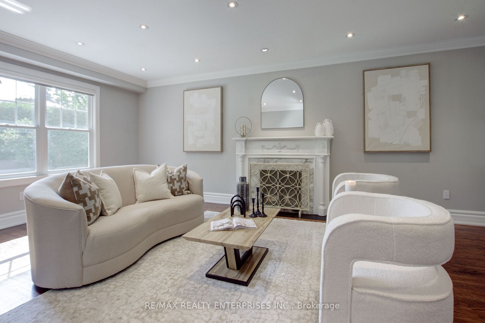996 Cresthampton Lane