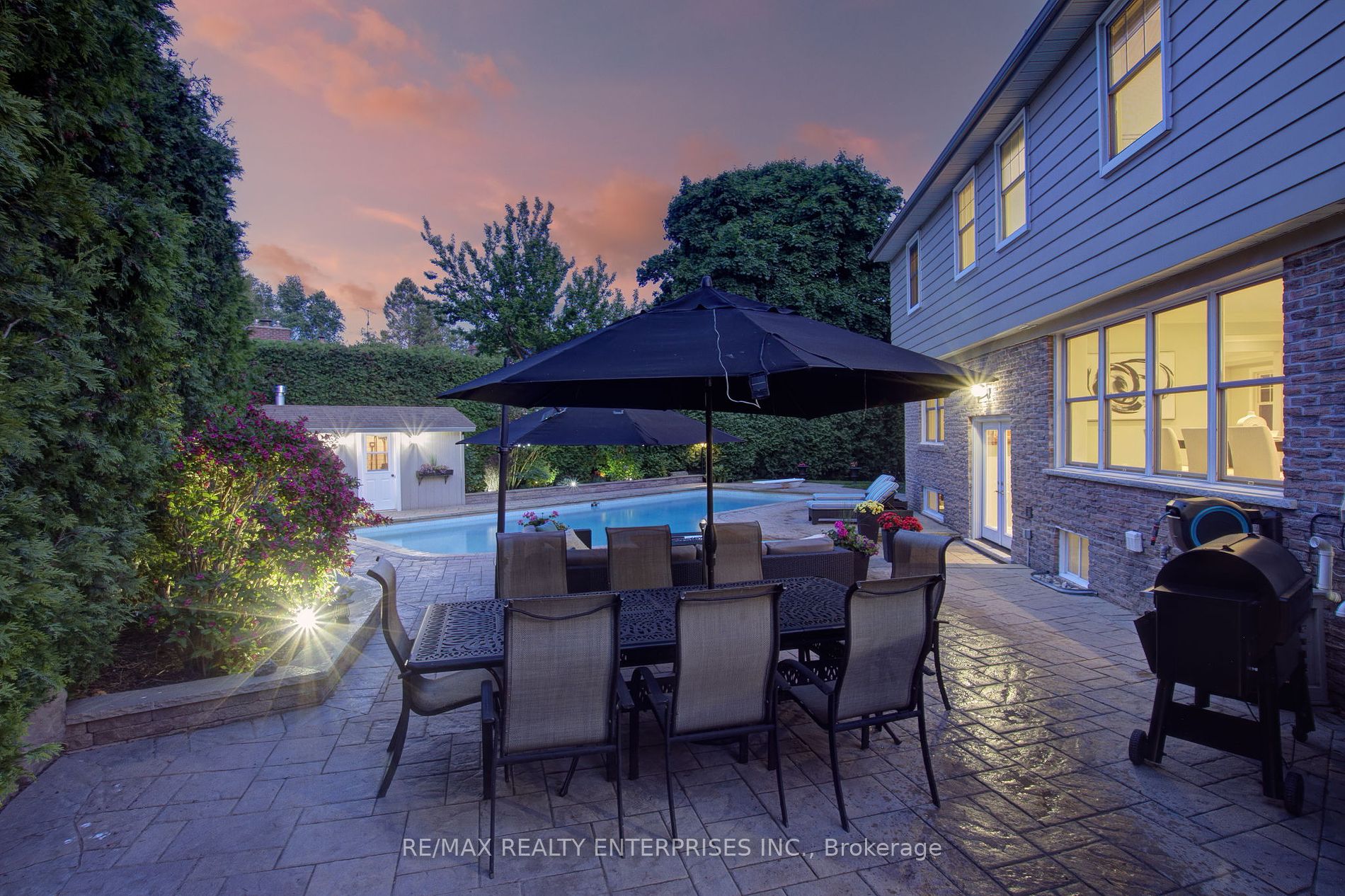 996 Cresthampton Lane