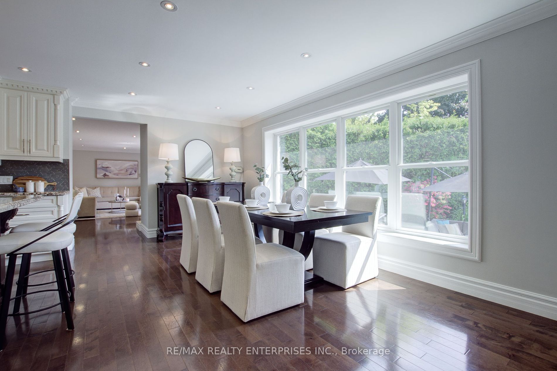996 Cresthampton Lane