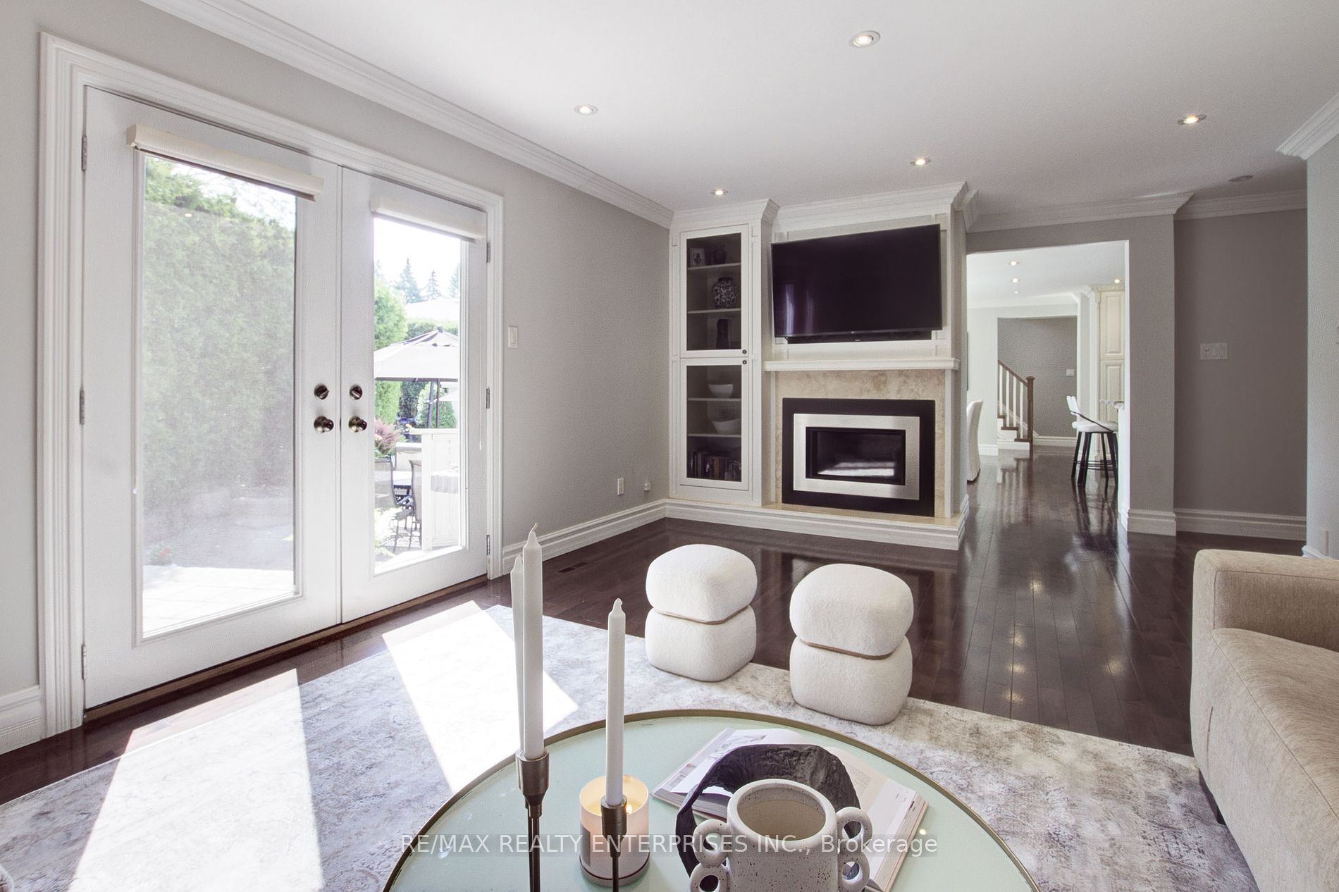 996 Cresthampton Lane