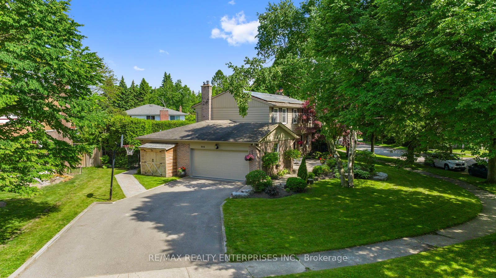 996 Cresthampton Lane