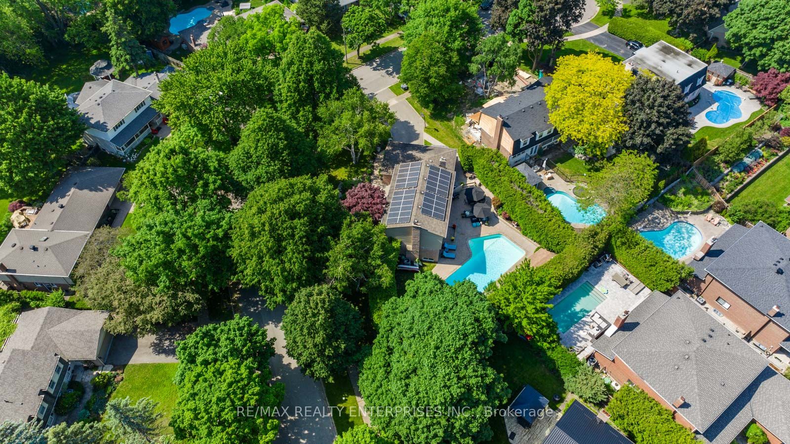 996 Cresthampton Lane