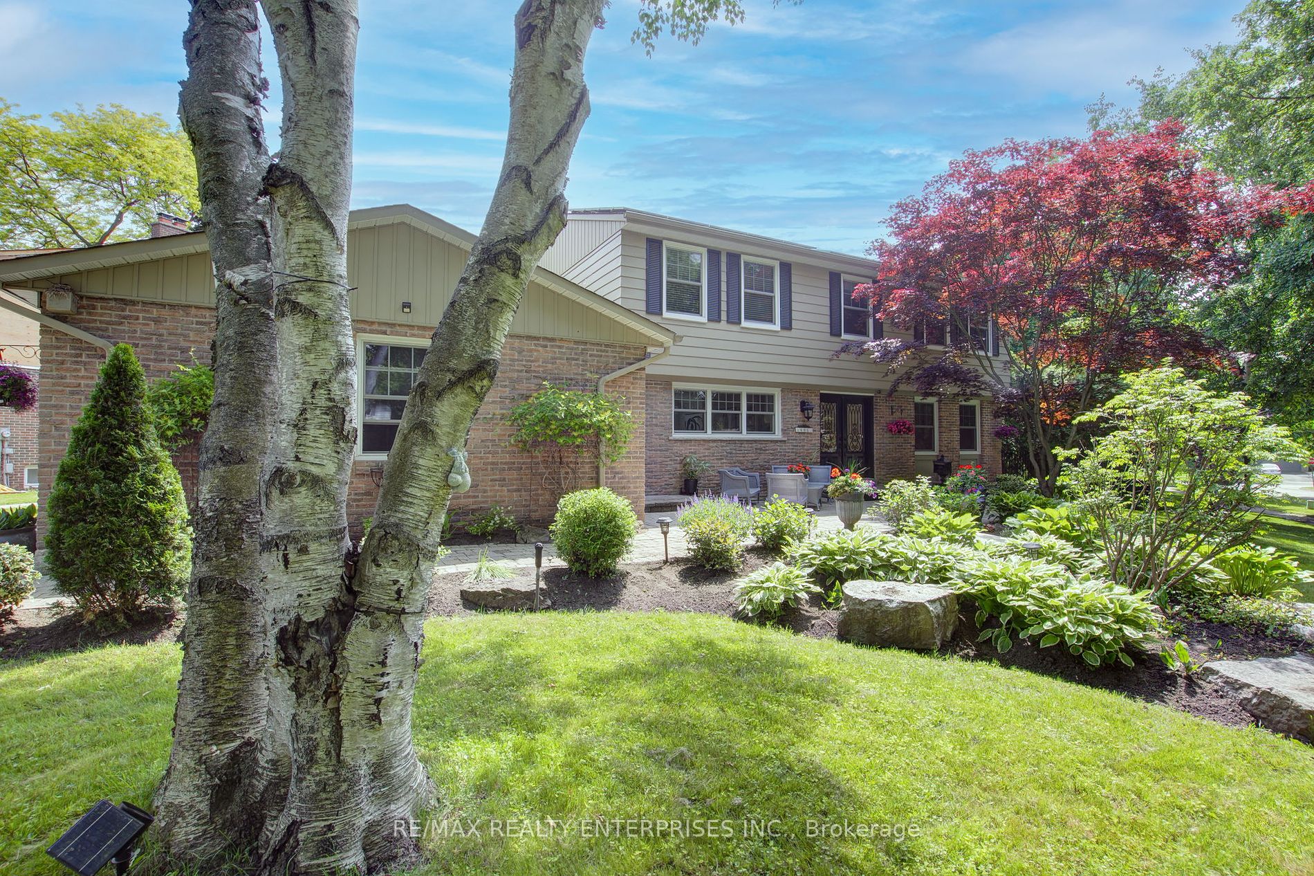 996 Cresthampton Lane