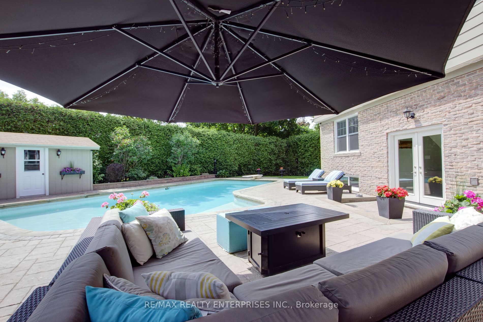 996 Cresthampton Lane