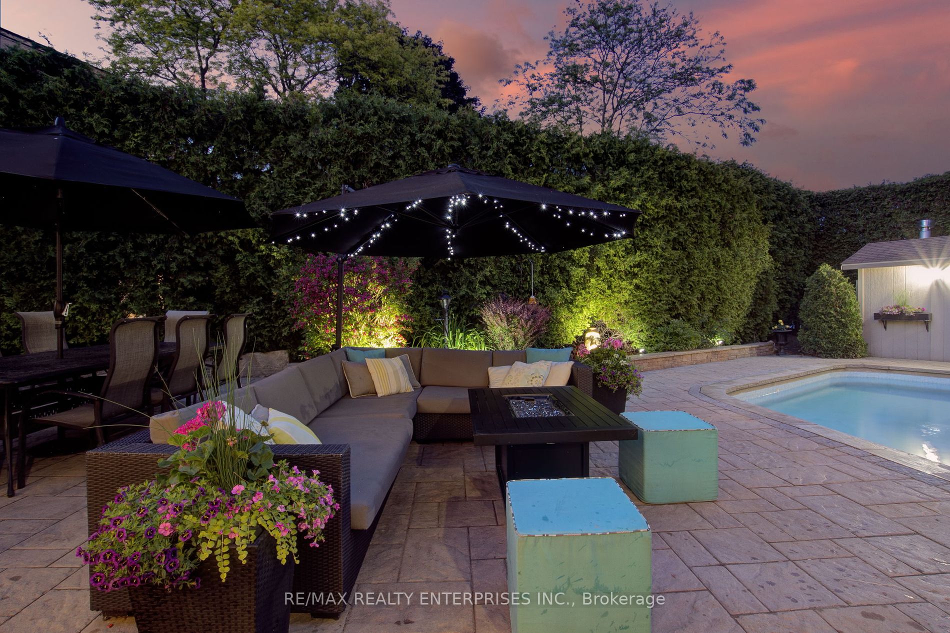 996 Cresthampton Lane