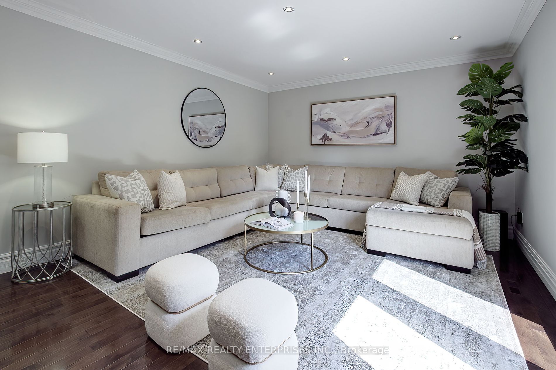 996 Cresthampton Lane
