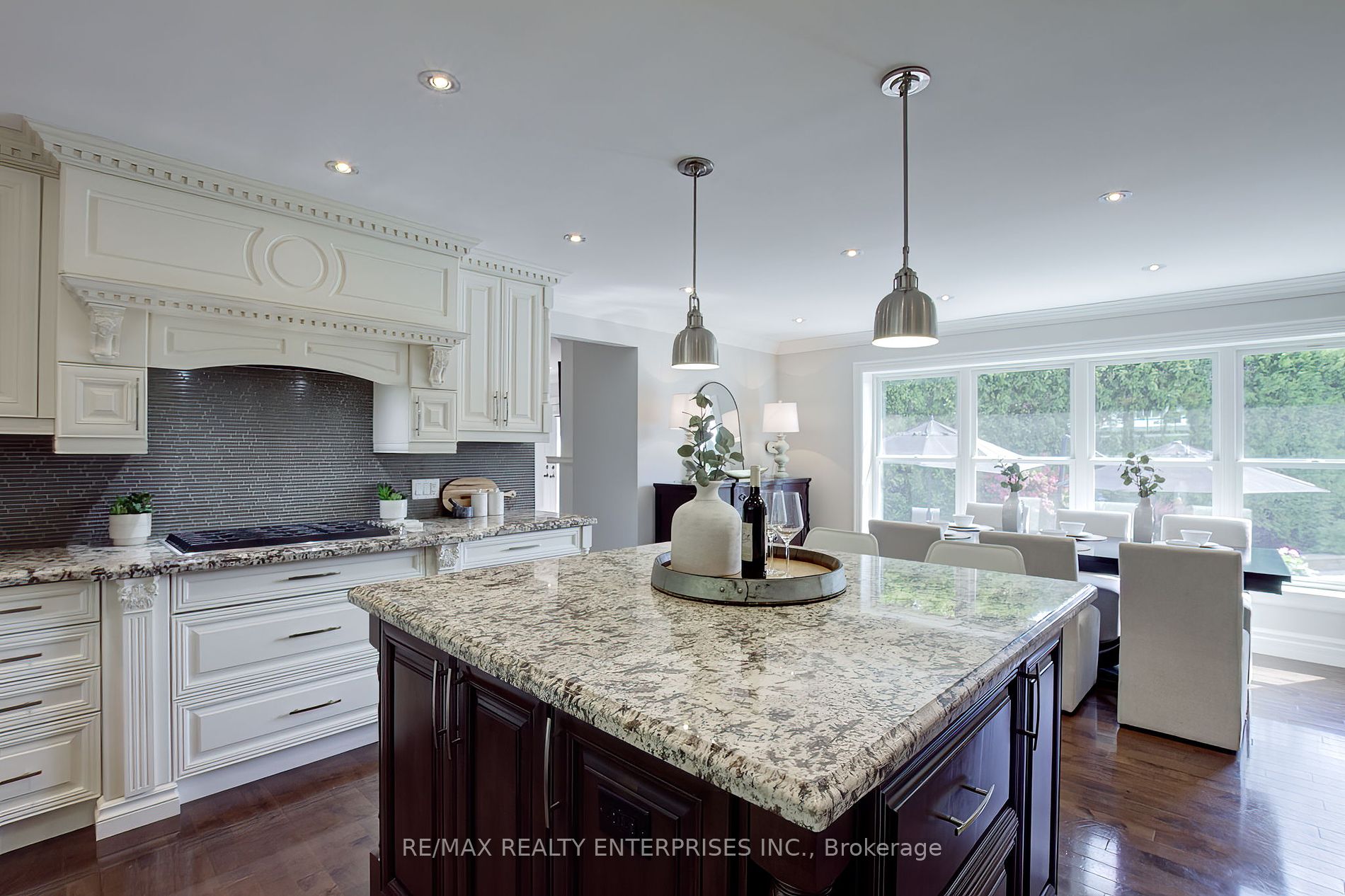 996 Cresthampton Lane