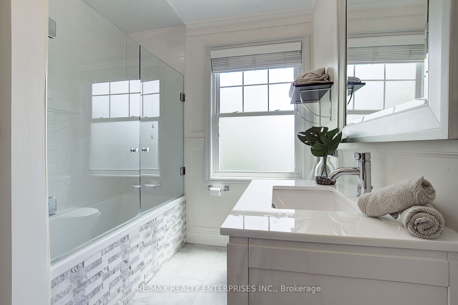 996 Cresthampton Lane