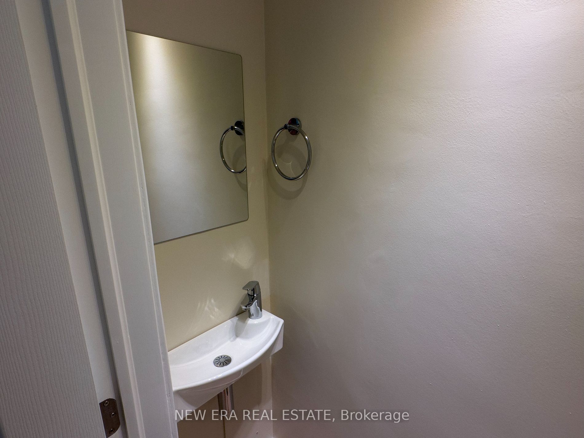 3150 Queen Frederica Dr, #11